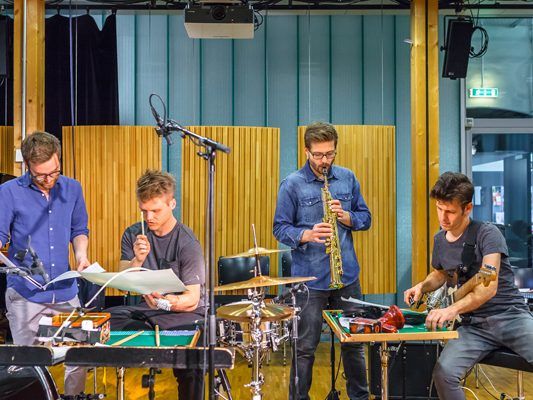 Eröffnungskonzert mit dem Ensemble NIKEL Eröffnungskonzert mit dem Ensemble NIKEL