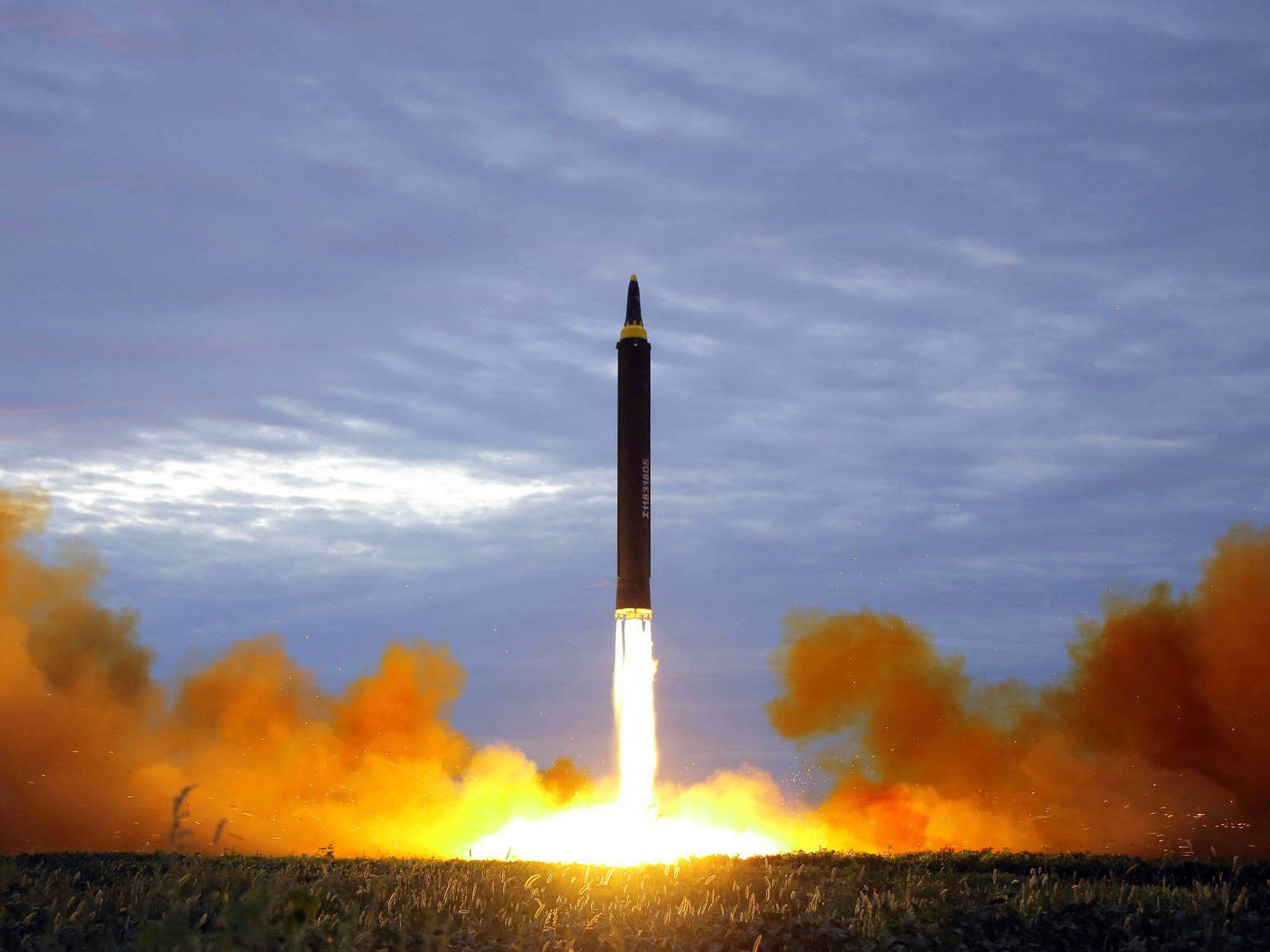 Nordkoreas Diktator Kim Jong-un soll ein weiteres Mal eine ballistische Rakete abgefeuert haben (Archivbild). Nordkoreas Diktator Kim Jong-un soll ein weiteres Mal eine ballistische Rakete abgefeuert haben (Archivbild).