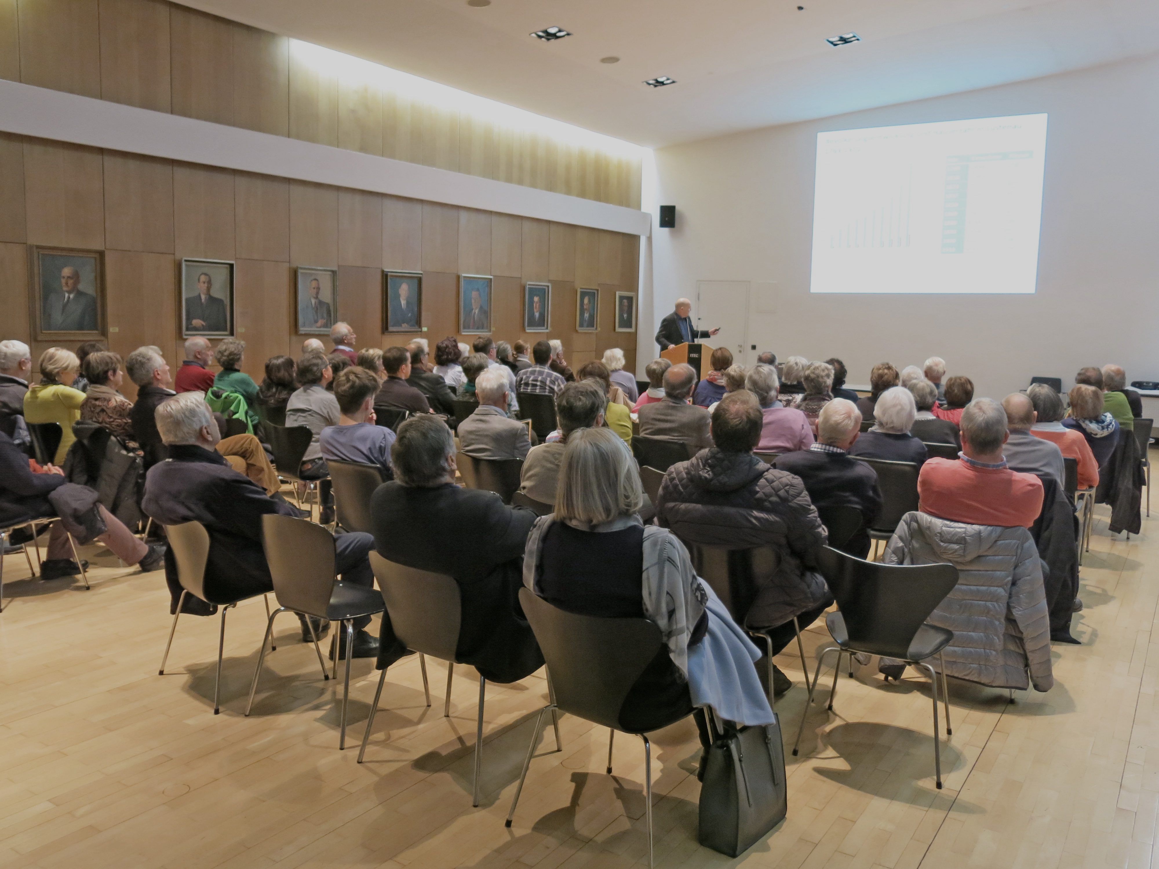 Über fünfzig BesucherInnen zeigten großes Interesse.
