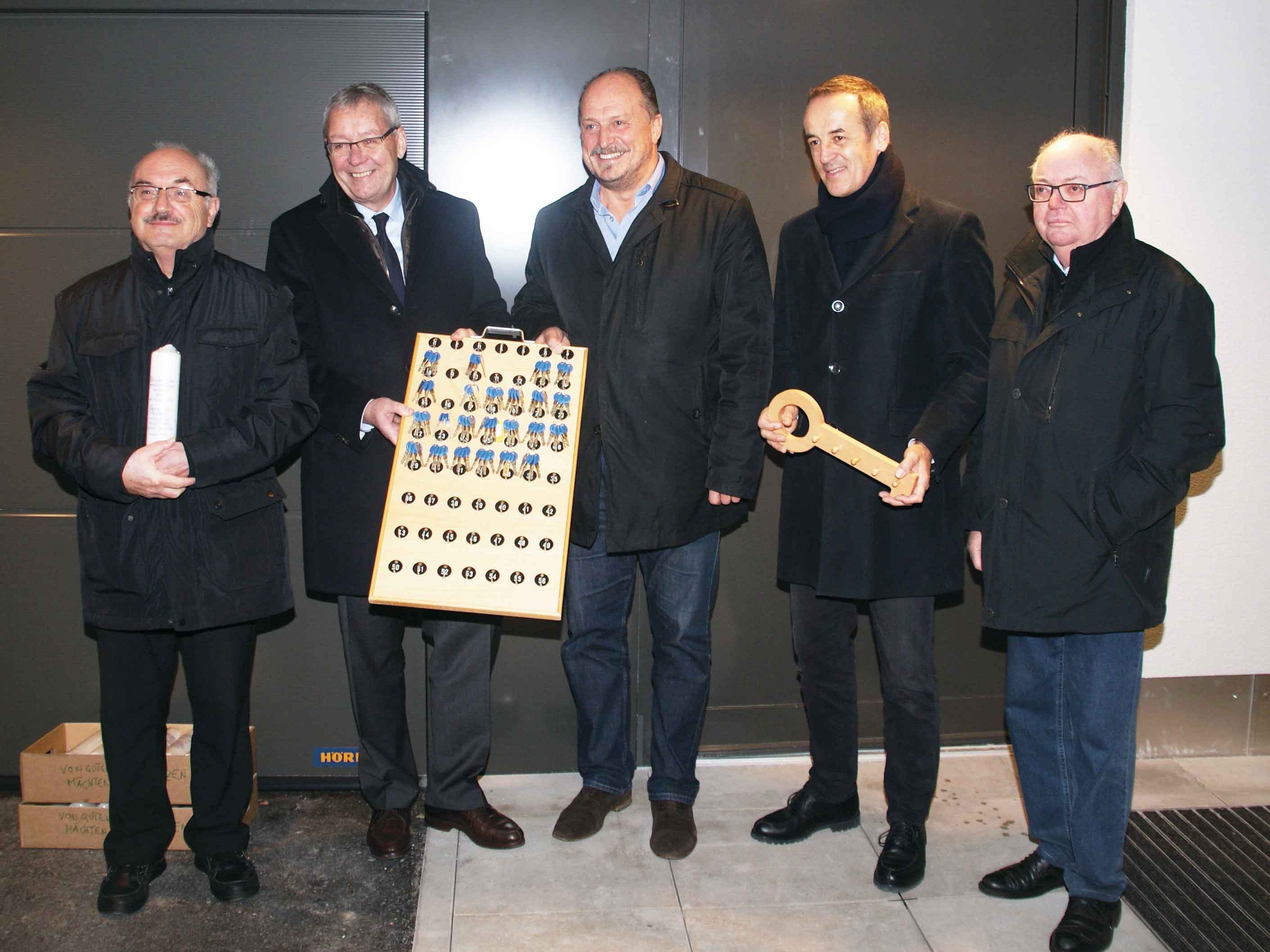 v.l.n.r.: Pfarrer Roland Trentinaglia, Landesstatthalter Mag. Karlheinz Rüdisser, BGM Karl Hehle, VOGEWOSI-Geschäftsführer Dr. Hans-Peter Lorenz, VOGEWOSI Aufsichtsratsvorsitzender DI Wolfgang Rümmele