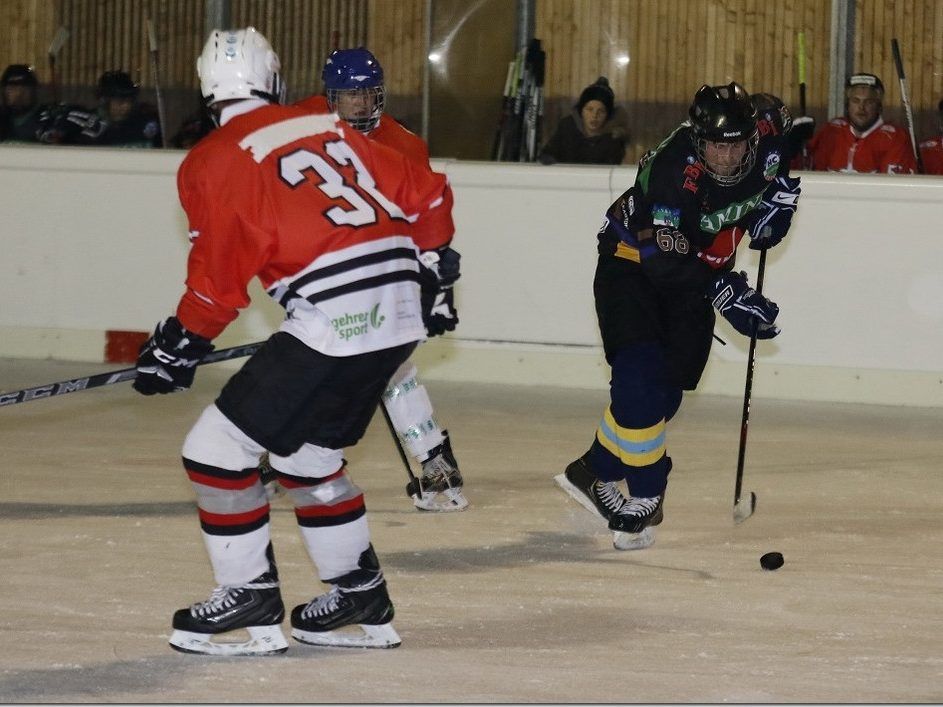 Fünf Tore von Adrian Egger gegen Bad Hornets Fünf Tore von Adrian Egger gegen Bad Hornets