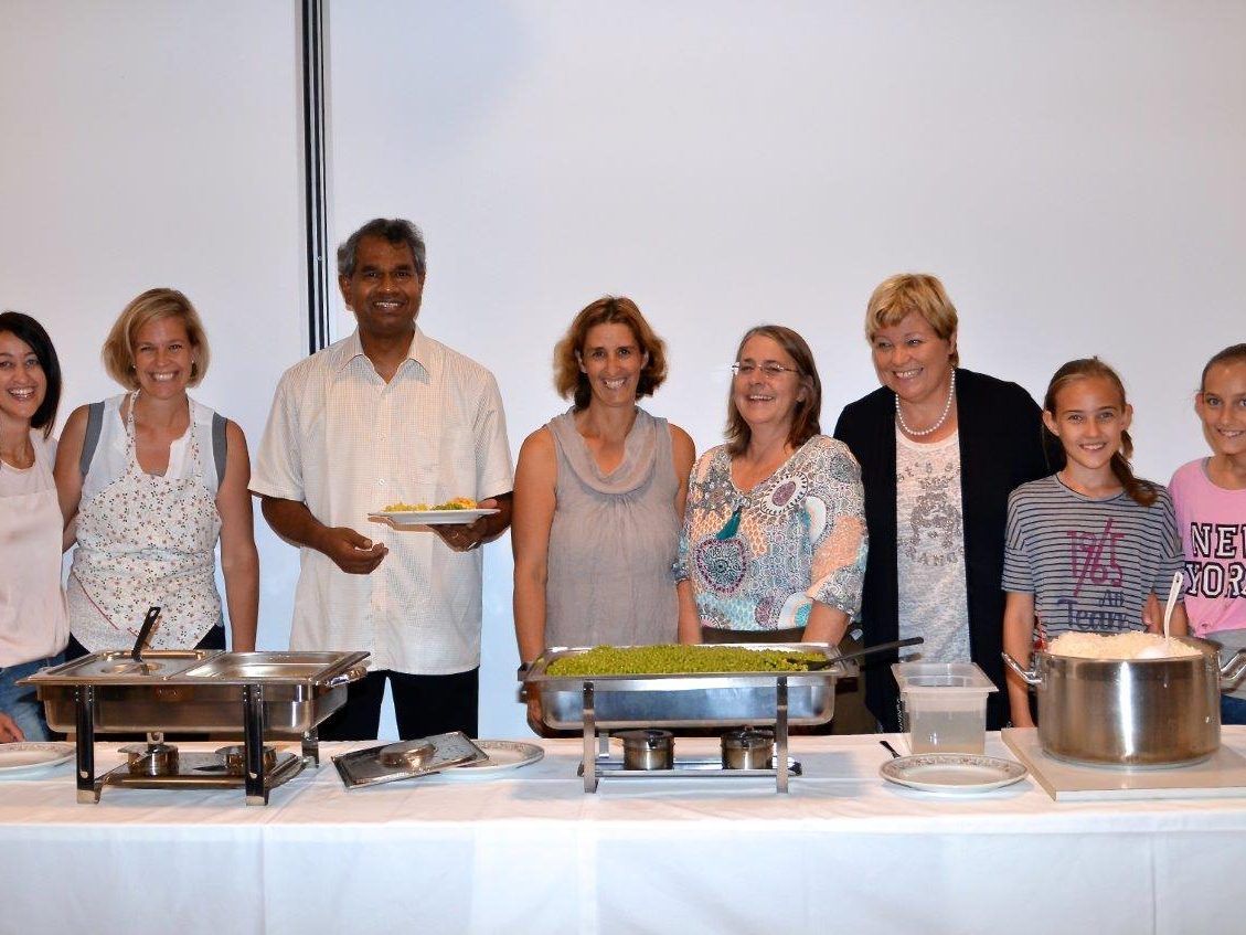 Köstliches Indisches Essen hilft Obdachlosen in Indien