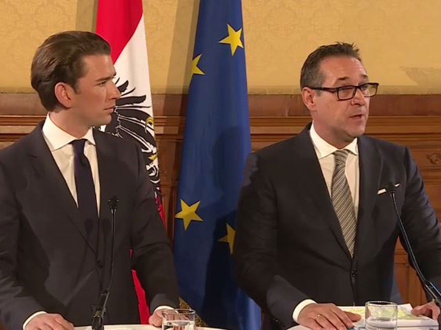 Strache und Kurz äußern sich zu den ersten Verhandlungen.