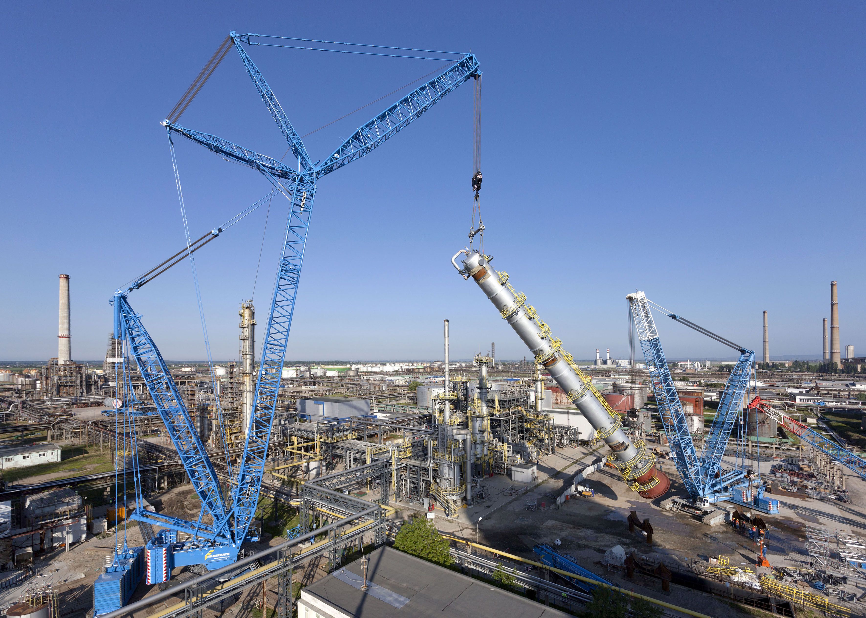 Der Liebherr LR 11000 ist 222 Meter hoch.
