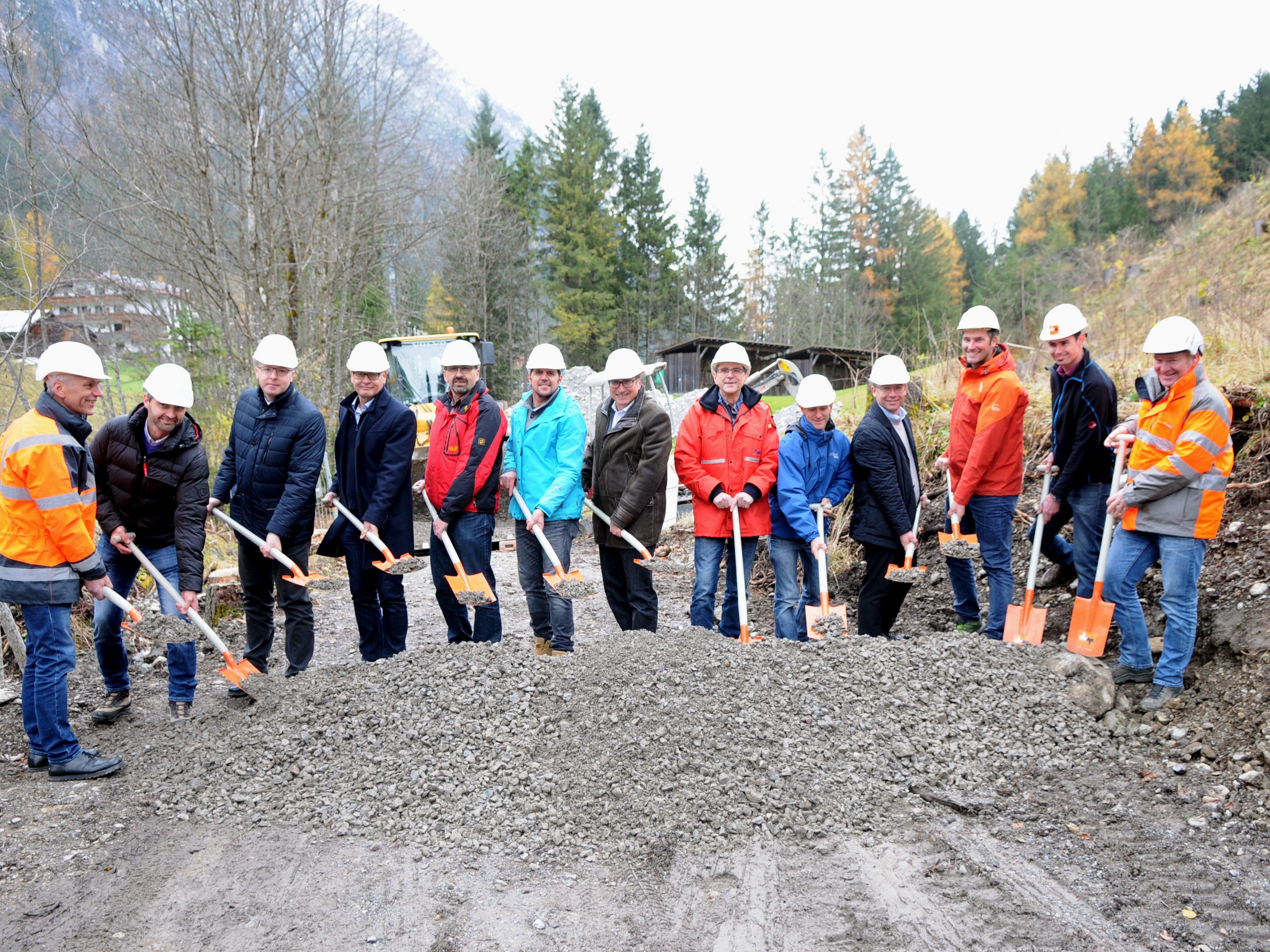 Das Kleinwasserkraftwerk Alvierbach soll in Zukunft Strom für 1.700 Haushalte liefern. Das Kleinwasserkraftwerk Alvierbach soll in Zukunft Strom für 1.700 Haushalte liefern.