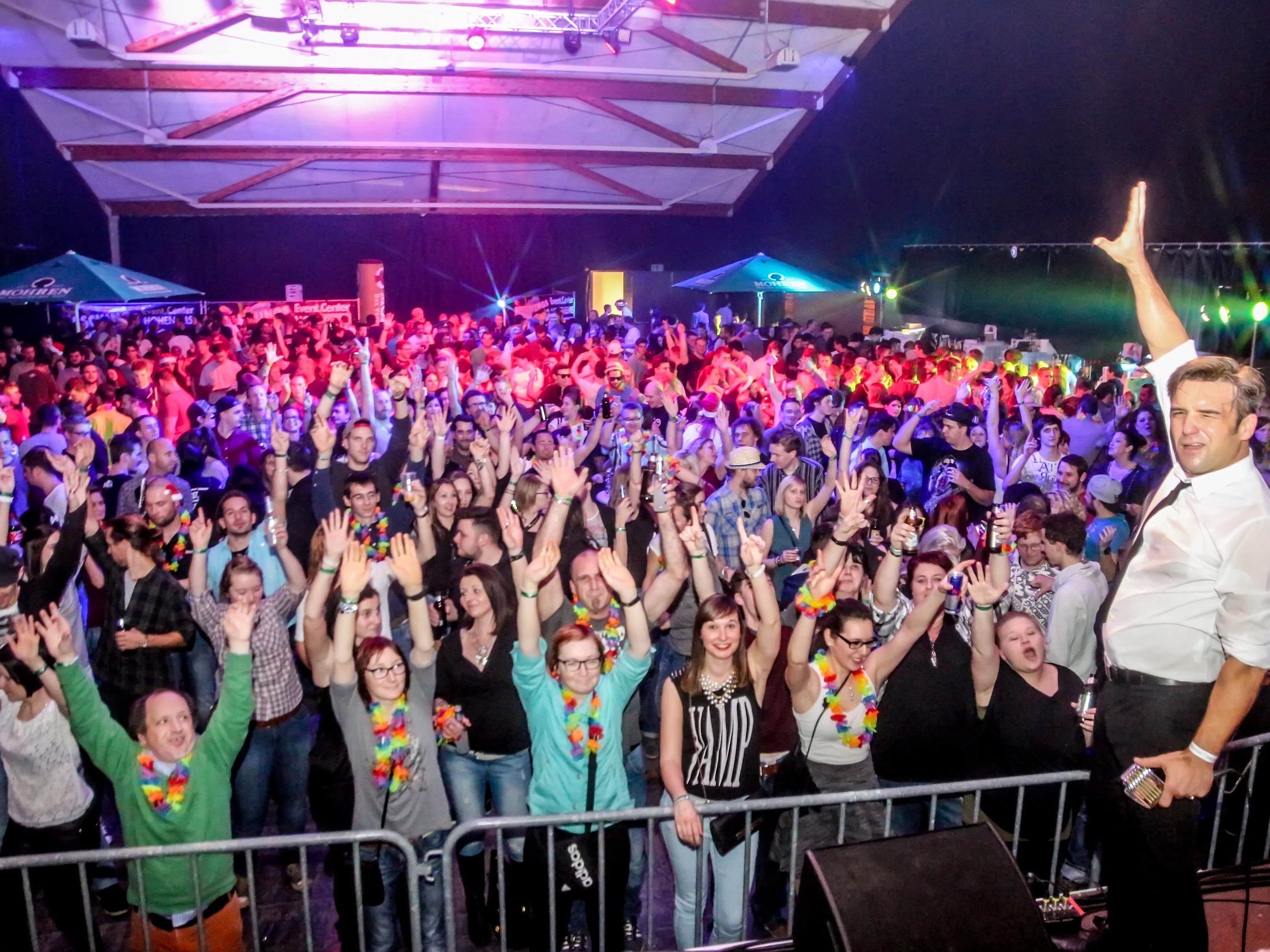 Die Sommernachts-Party - das jährliche X-Mas Highlight! Die Sommernachts-Party - das jährliche X-Mas Highlight!