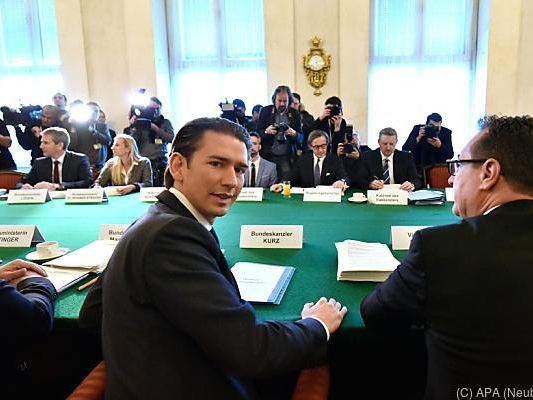 Sebastian Kurz fühlt sich offenbar wohl in seiner neuen Rolle Sebastian Kurz fühlt sich offenbar wohl in seiner neuen Rolle