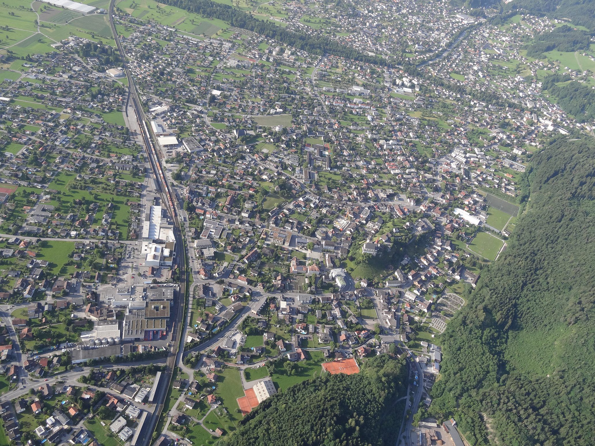 Luftbildaufnahme von Rankweil (Bildquelle: Ludwig Müller) Luftbildaufnahme von Rankweil (Bildquelle: Ludwig Müller)