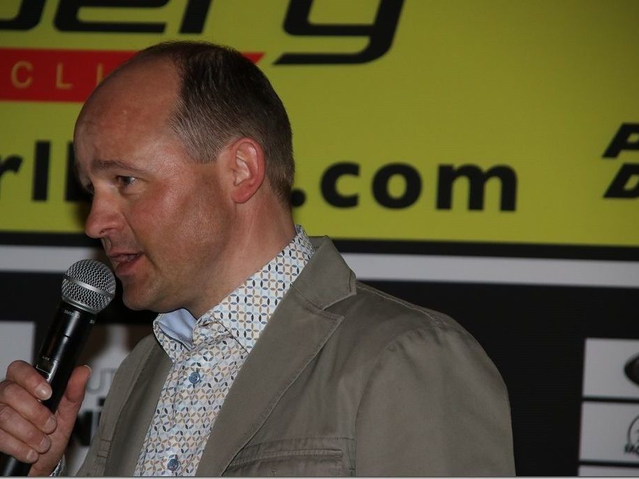 Tom Kofler präsentiert im heimischen Radrennstall zum Jubiläum alles neu Tom Kofler präsentiert im heimischen Radrennstall zum Jubiläum alles neu