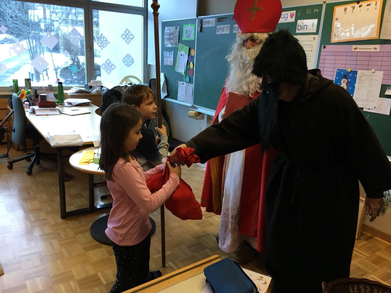 Freudig erwartet: Nikolaus und Knecht Ruprecht