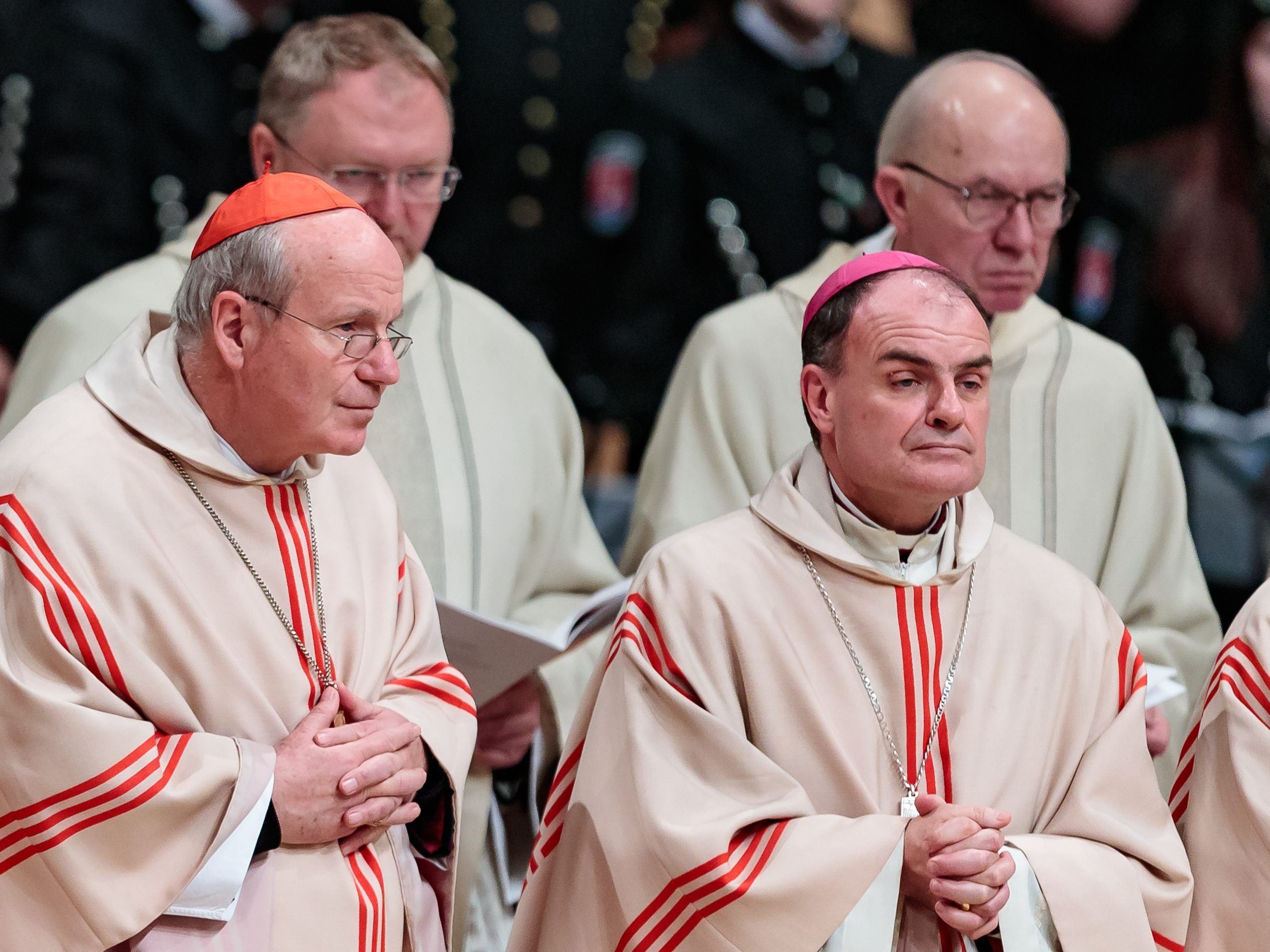 Bischof Ivo Muser (rechts) klar gegen Doppelstaatsbürgerschaft. Bischof Ivo Muser (rechts) klar gegen Doppelstaatsbürgerschaft.