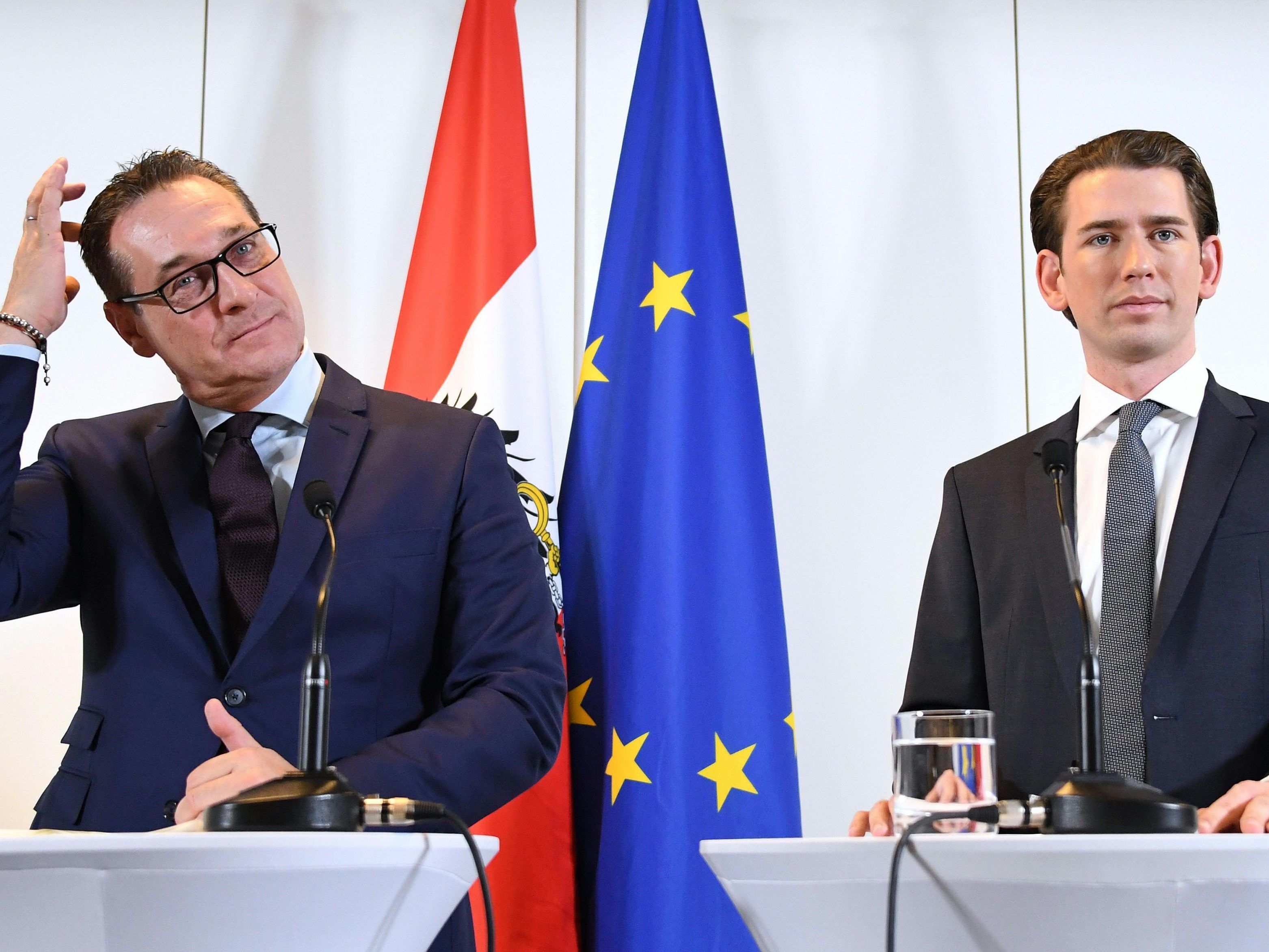 Das Ergebnis der Verhandlungen wird von Strache und Kurz präsentiert. Das Ergebnis der Verhandlungen wird von Strache und Kurz präsentiert.