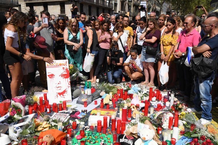 Schock und Trauer in Barcelona. (Bild: AFP) Schock und Trauer in Barcelona. (Bild: AFP)