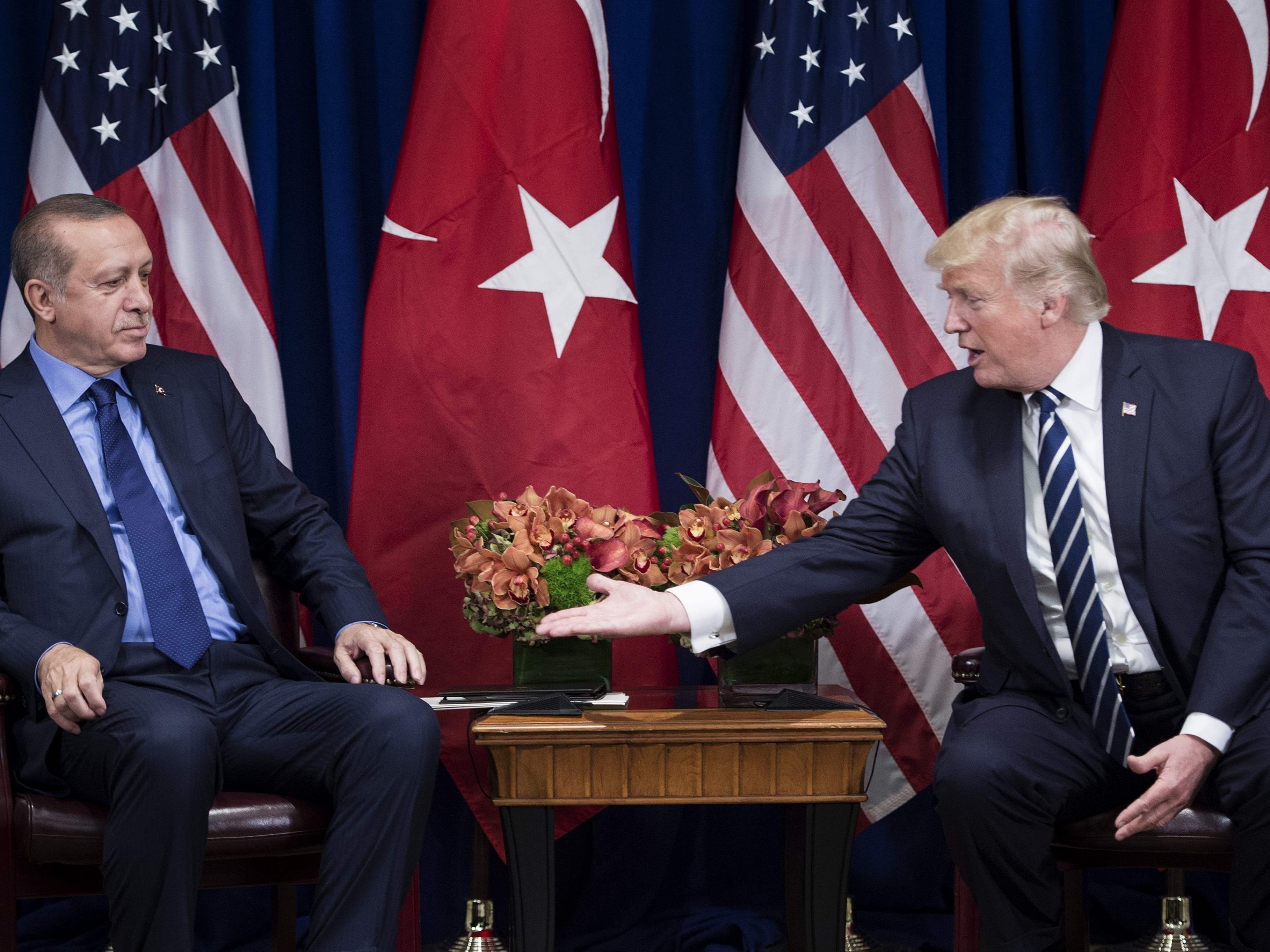 Erdogan warnt vor Roter Linie. Erdogan warnt vor Roter Linie.