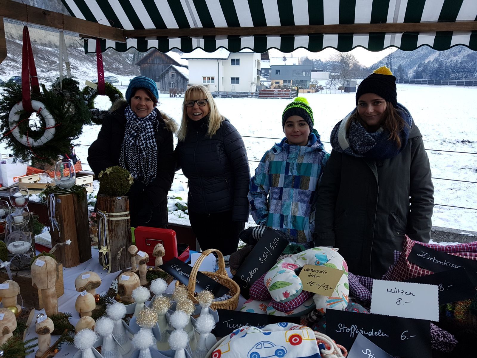 Das Adventmärktle der Bingser Zwergle hatte wieder viel zu bieten Das Adventmärktle der Bingser Zwergle hatte wieder viel zu bieten