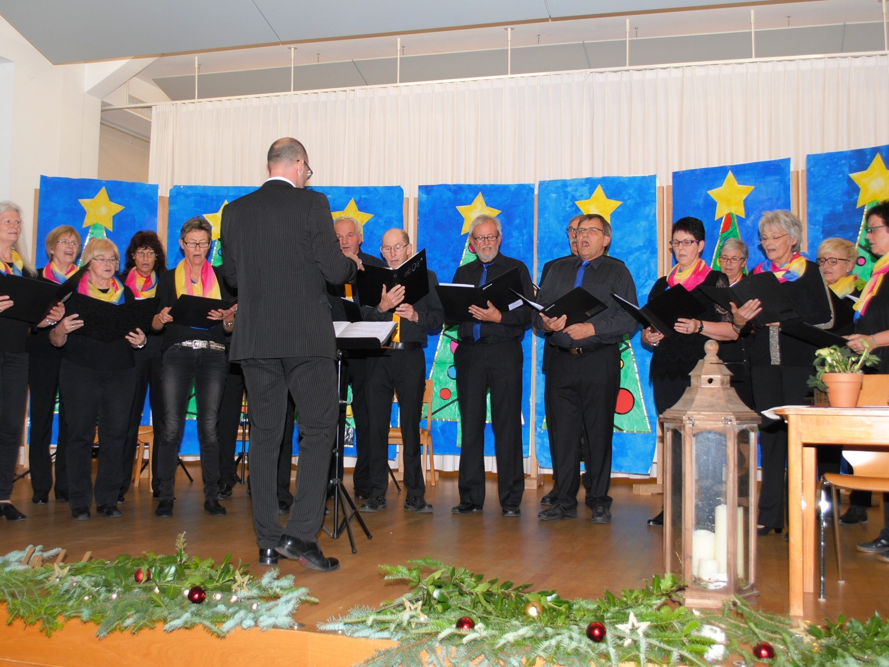 Sing-in`-Bings ließ sich für den Adventnachmittag vieles einfallen Sing-in`-Bings ließ sich für den Adventnachmittag vieles einfallen