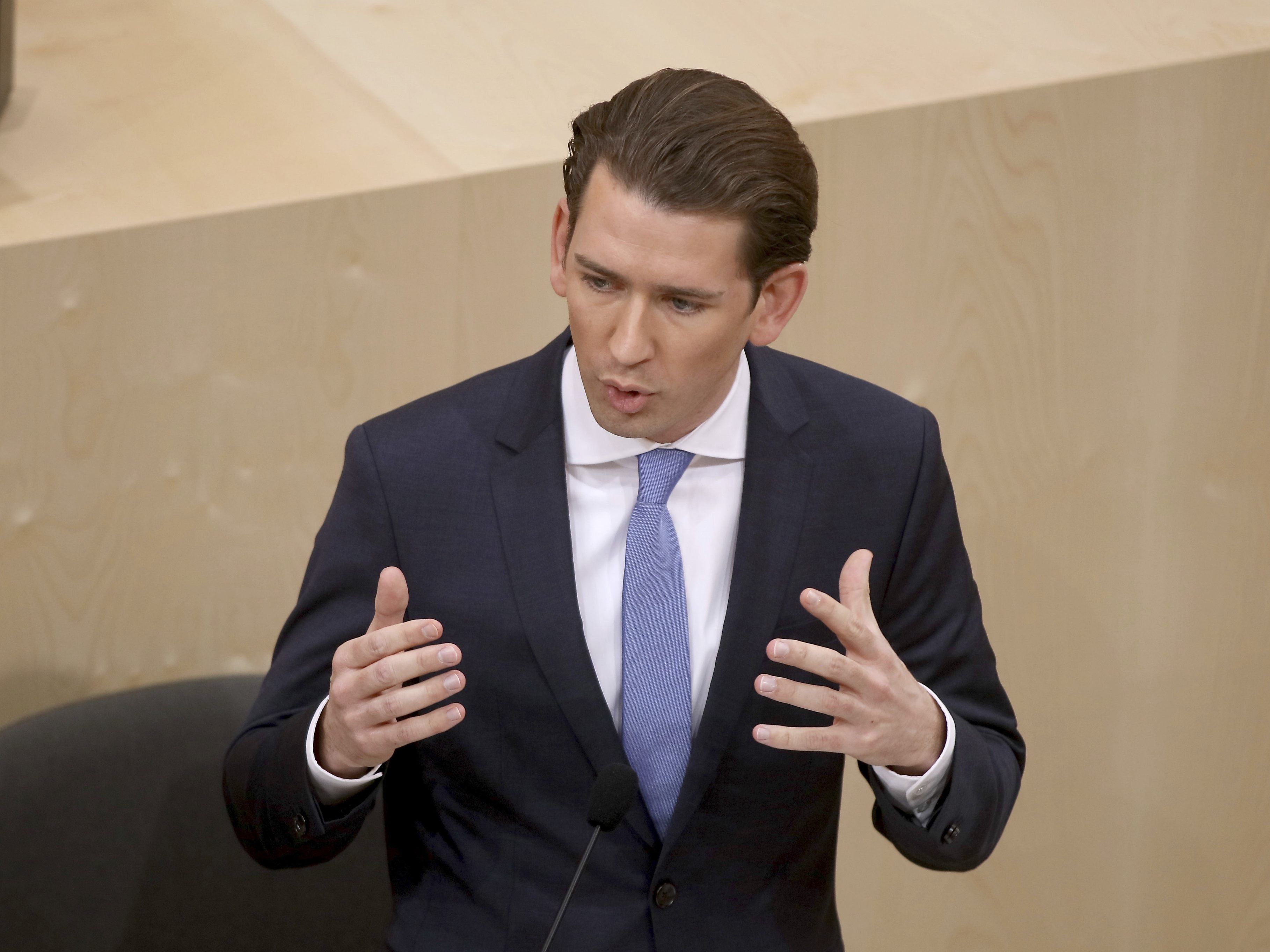 Bundeskanzler Sebastian Kurz (ÖVP) im Rahmen einer Sondersitzung des Nationalrates im Parlamentsausweichquartier in der Hofburg