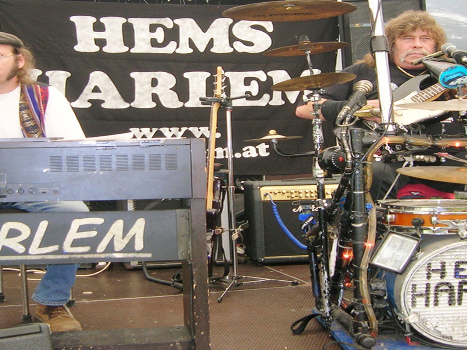 Dietmar Bitsche und Walter Batruel(r.) spielen am Hl. Abend im Beisl des ProKonTra. Dietmar Bitsche und Walter Batruel(r.) spielen am Hl. Abend im Beisl des ProKonTra.