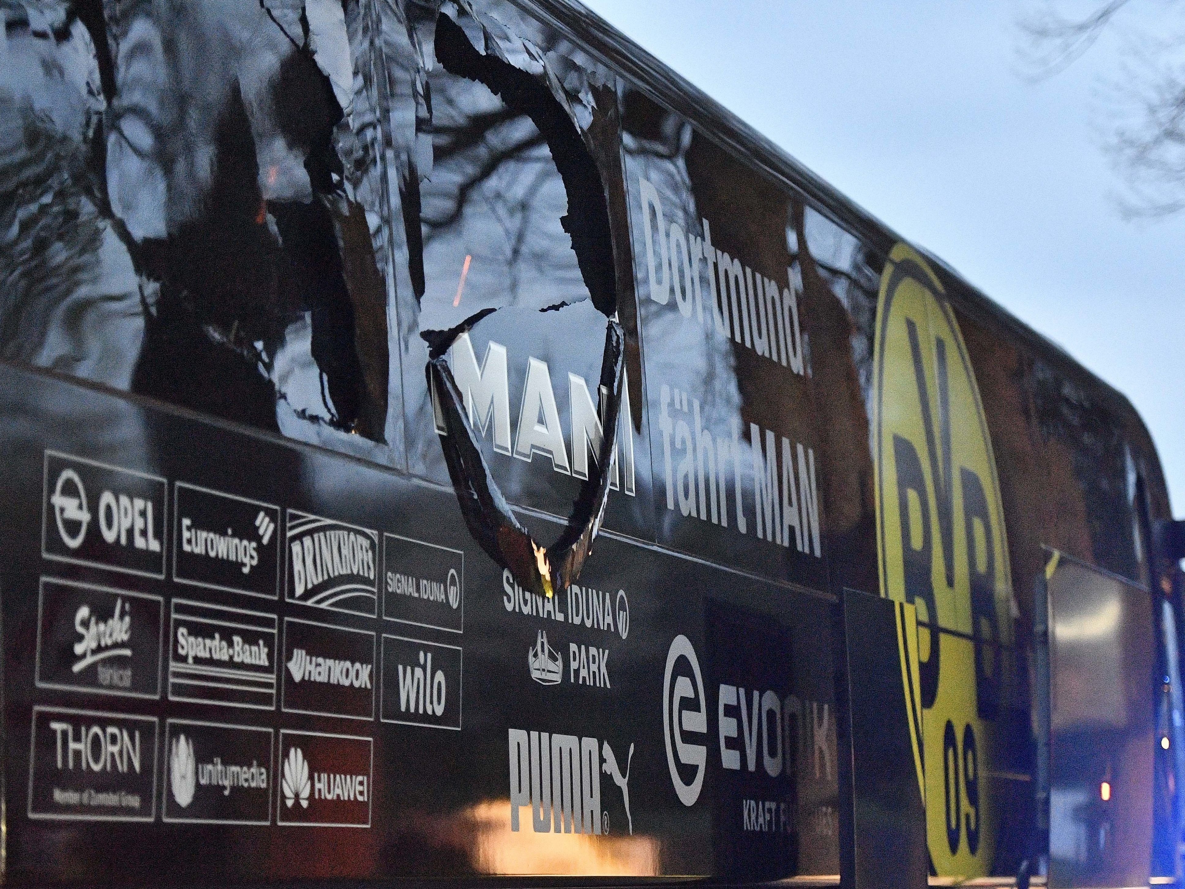 Der Bus von Borussia Dortmund nach dem Anschlag. Der Bus von Borussia Dortmund nach dem Anschlag.