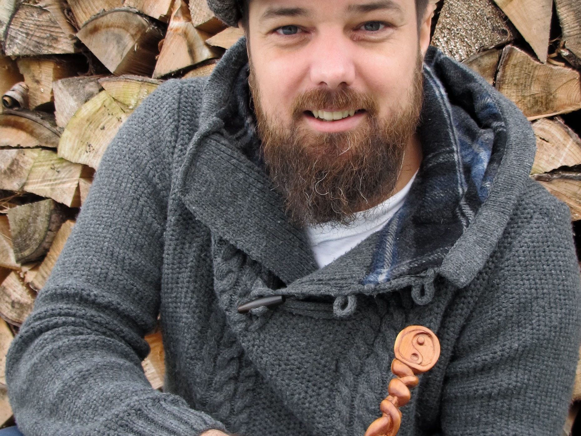 Daniel Bragagna zeigt einen „lovespoon“, den früher Seeleute für ihre Bräute und Ehefrauen schnitzten. Daniel Bragagna zeigt einen „lovespoon“, den früher Seeleute für ihre Bräute und Ehefrauen schnitzten.