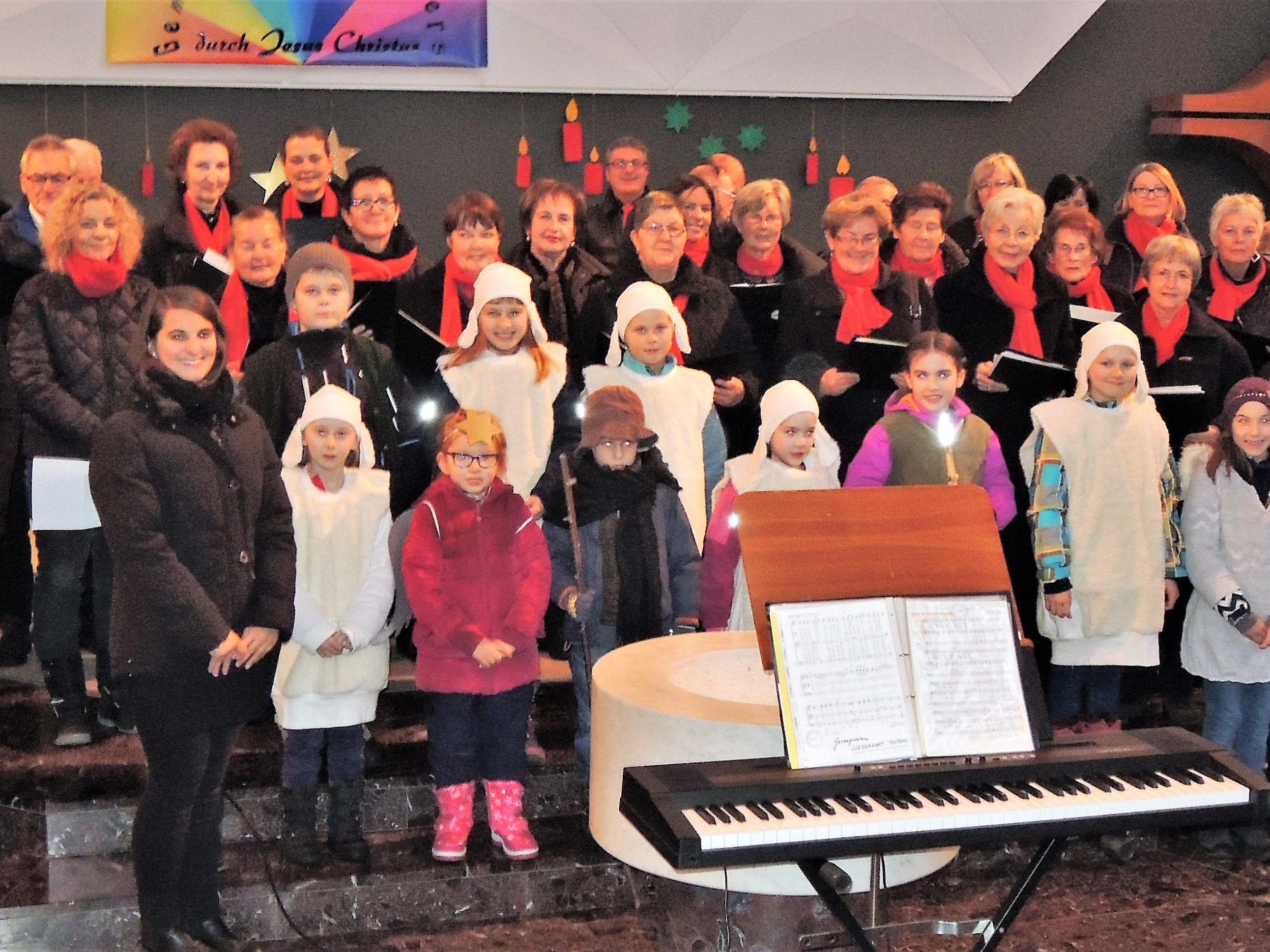 Sie sangen und spielten unter dem Motto „Freu Dich Erd´ und Sternenzelt“ in der Pfarrkirche Tosters. Sie sangen und spielten unter dem Motto „Freu Dich Erd´ und Sternenzelt“ in der Pfarrkirche Tosters.