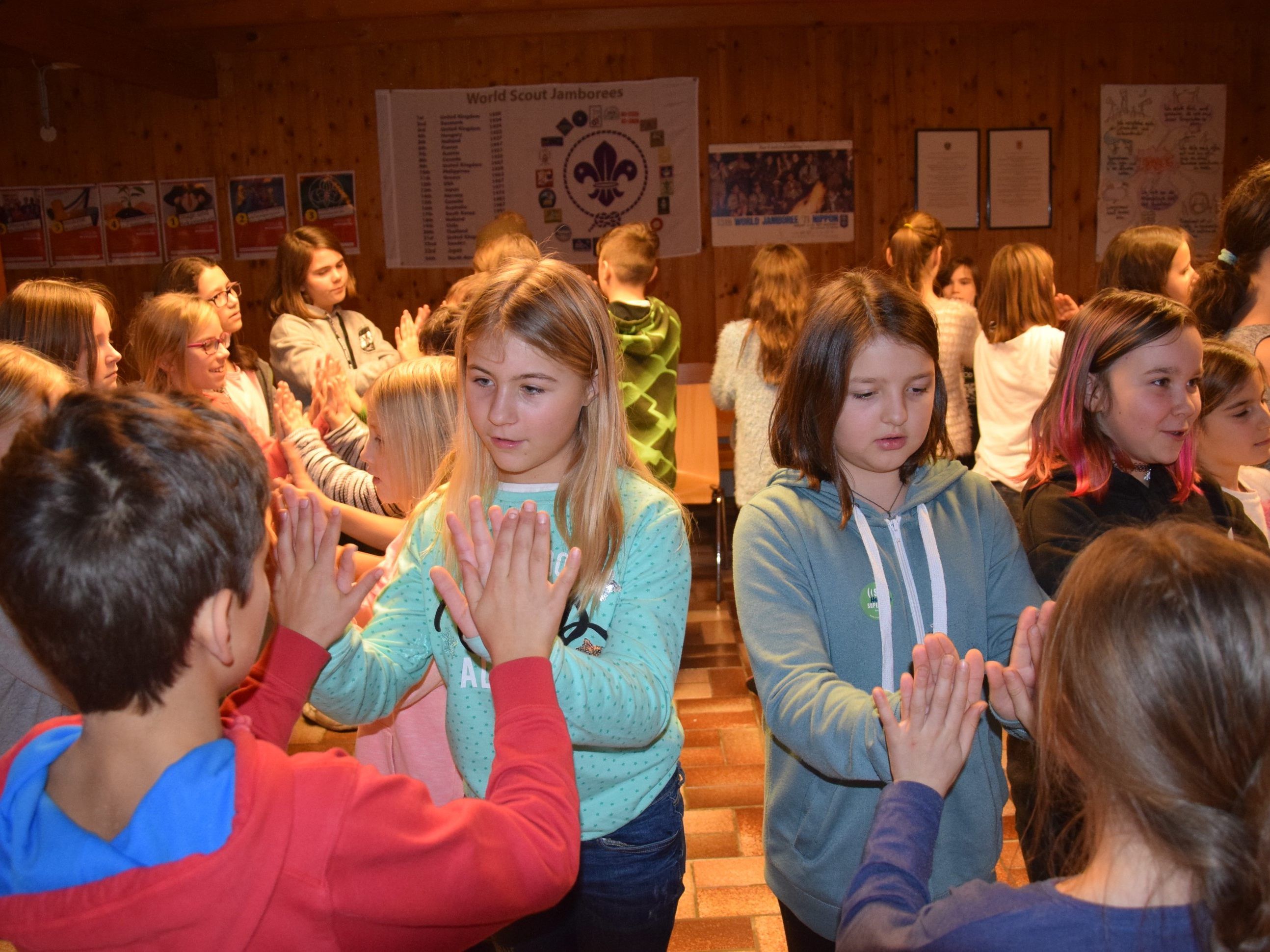 In den Weihnachtsferien werden 40 Kinder und Jugendliche zu einem Musikcamp eingeladen..... In den Weihnachtsferien werden 40 Kinder und Jugendliche zu einem Musikcamp eingeladen.....