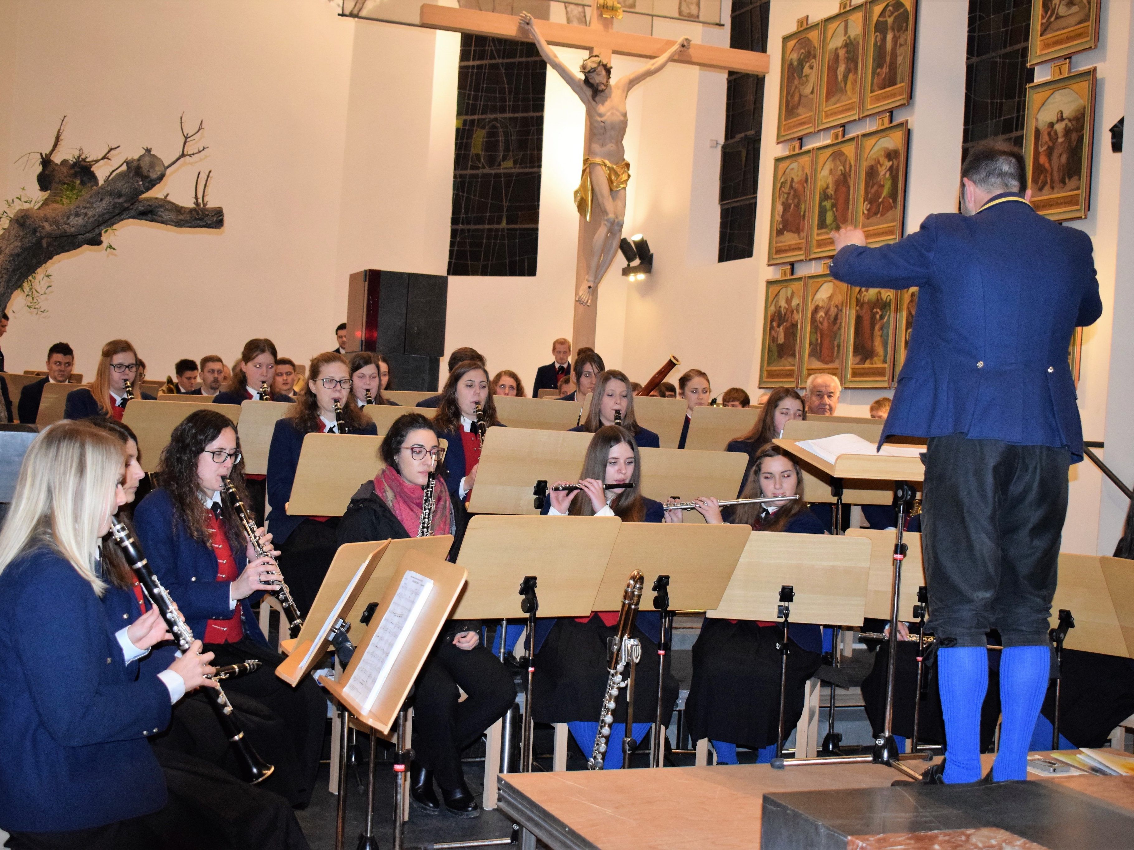 Die Lingenauer Musikanten boten ein hörenswertes Konzertprogramm. Die Lingenauer Musikanten boten ein hörenswertes Konzertprogramm.