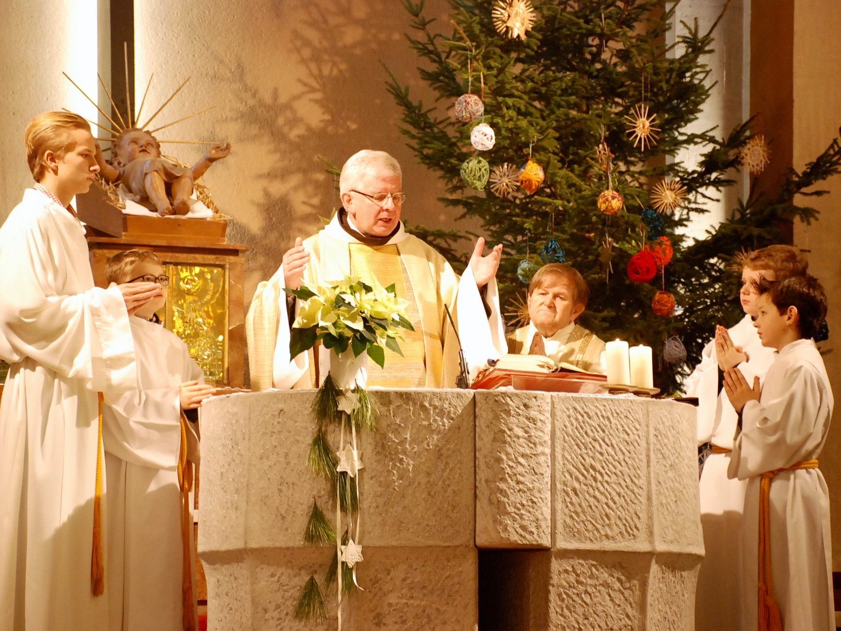 Eucharistiefeier im Rahmen des Weihnachtsgottesdienstes in der Heilig-Kreuz-Kirche am Christtag