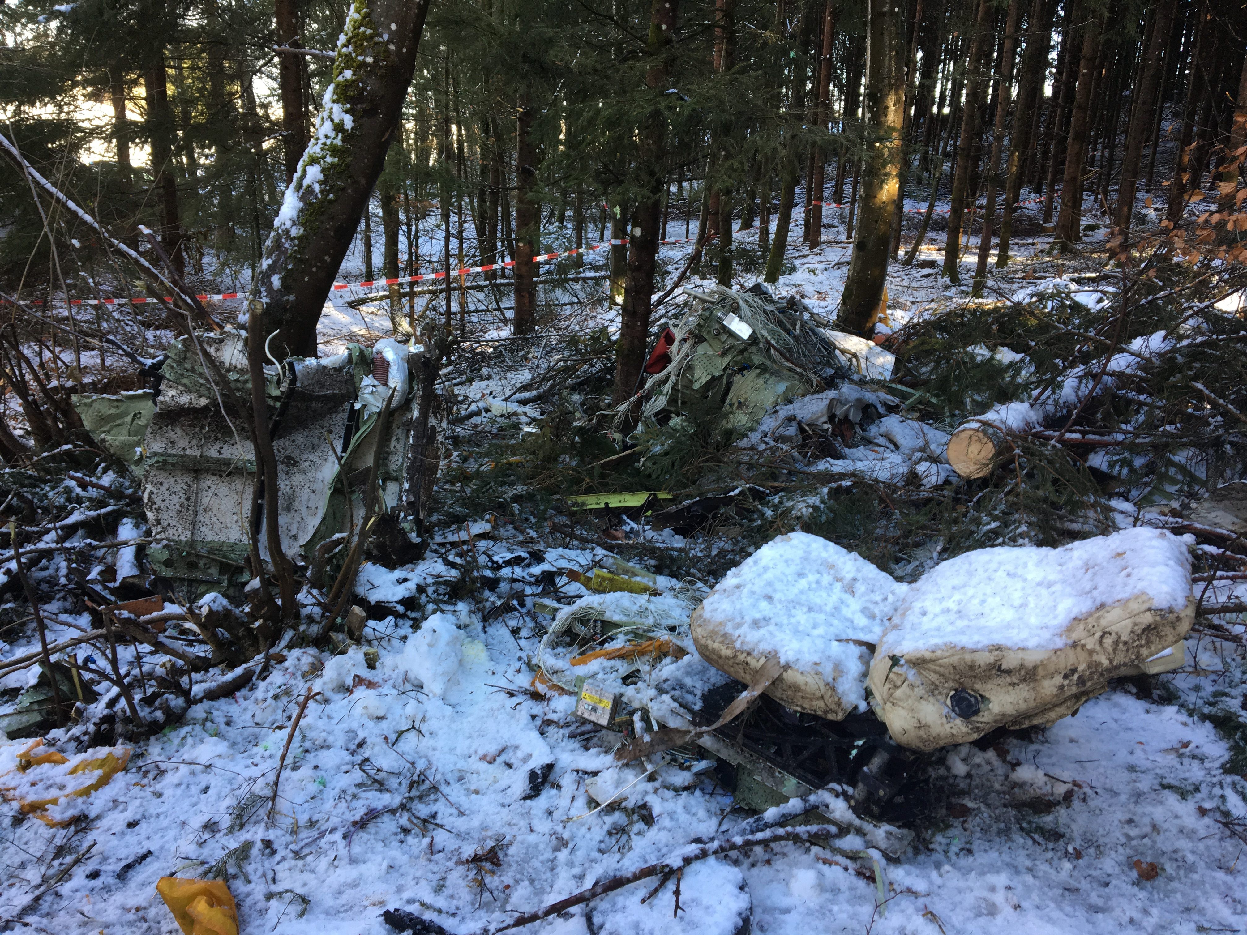 Das Kleinflugzeug stürzte vergangenen Freitag über einem Waldstück im Kreis Ravensburg ab.