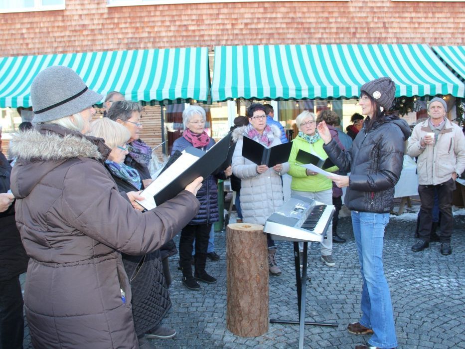 Der Reha-Weihnachtsmarkt bot ein abwechslungsreiches Programm.