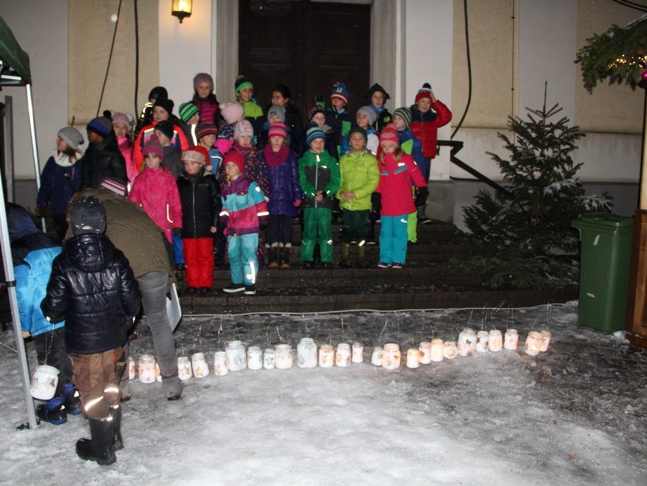 Die Kinder der Volksschule Schruns sorgten bei der Eröffnung für eine feierliche Stimmung.