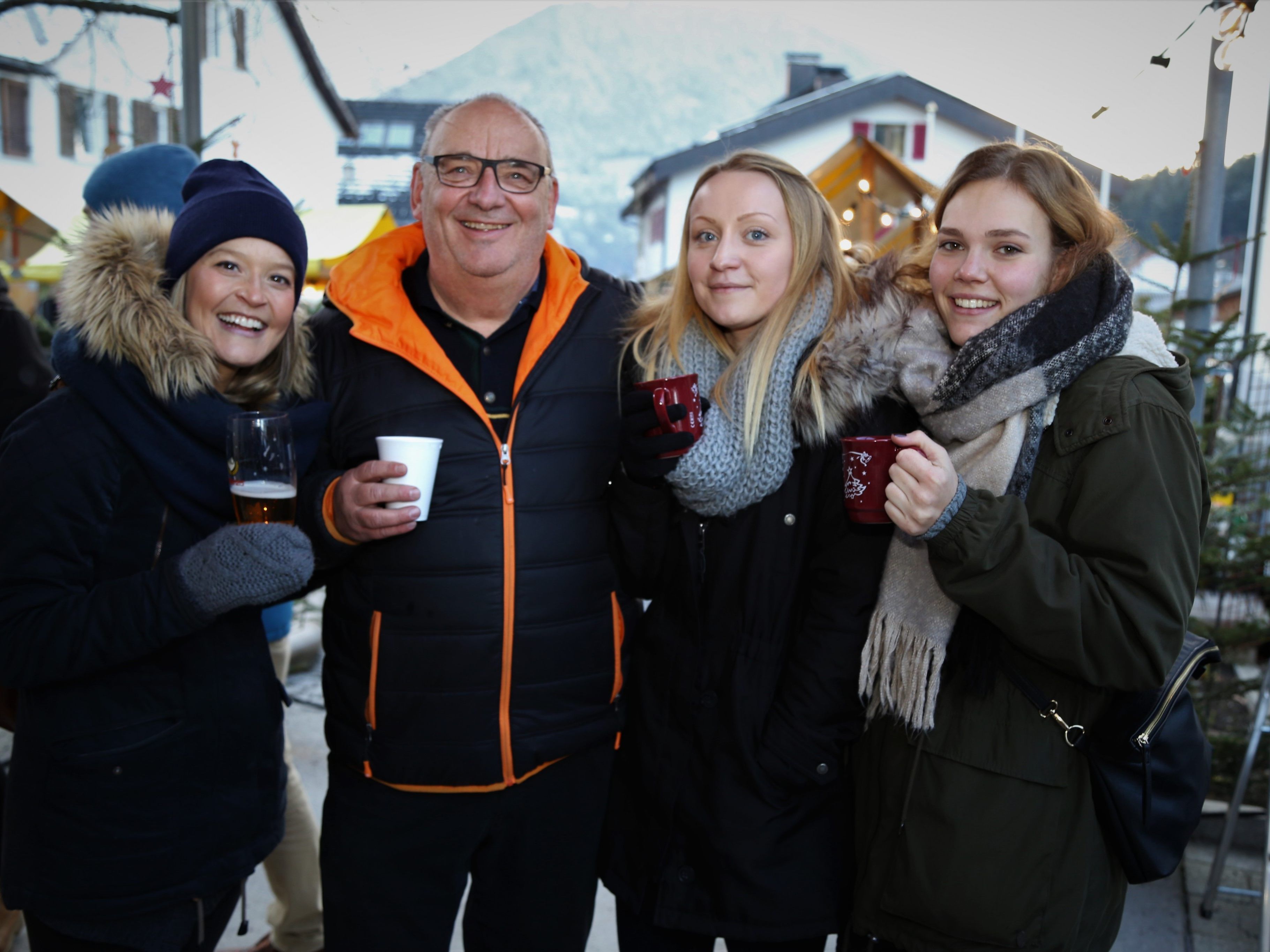 Begeistert zeigen sich Besucher und Aussteller vom Göfner Adventmarkt.