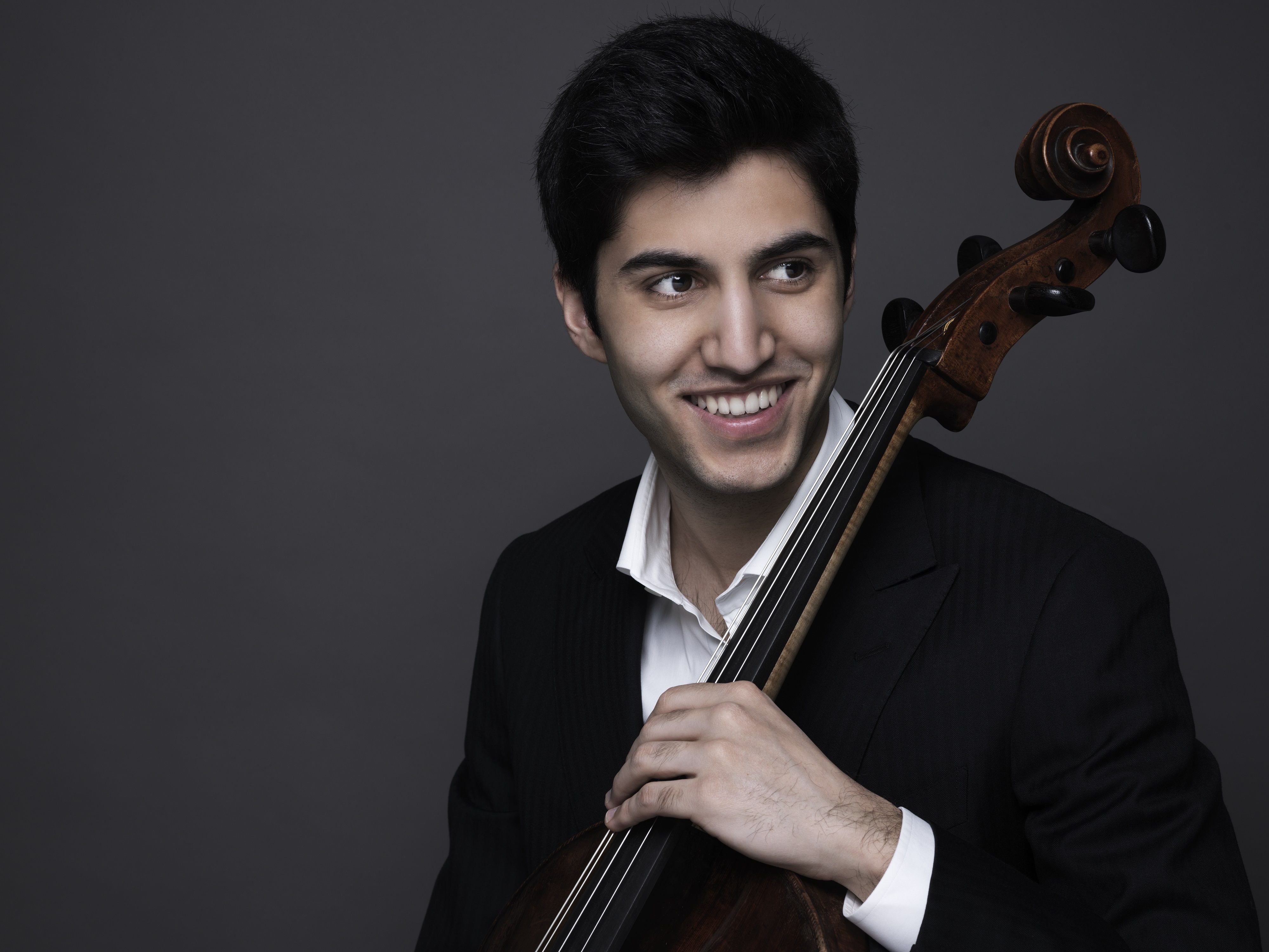 Der mehrfach preisgekrönte Cellist Kian Soltani stammt aus einer persischen Musikerfamilie. Der mehrfach preisgekrönte Cellist Kian Soltani stammt aus einer persischen Musikerfamilie.