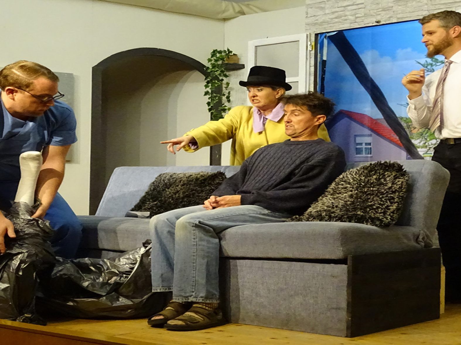 Die Emser Laienspieler begeisterten mit dem Erfolgsstück „Adoption mit Hindernissen“. Die Emser Laienspieler begeisterten mit dem Erfolgsstück „Adoption mit Hindernissen“.