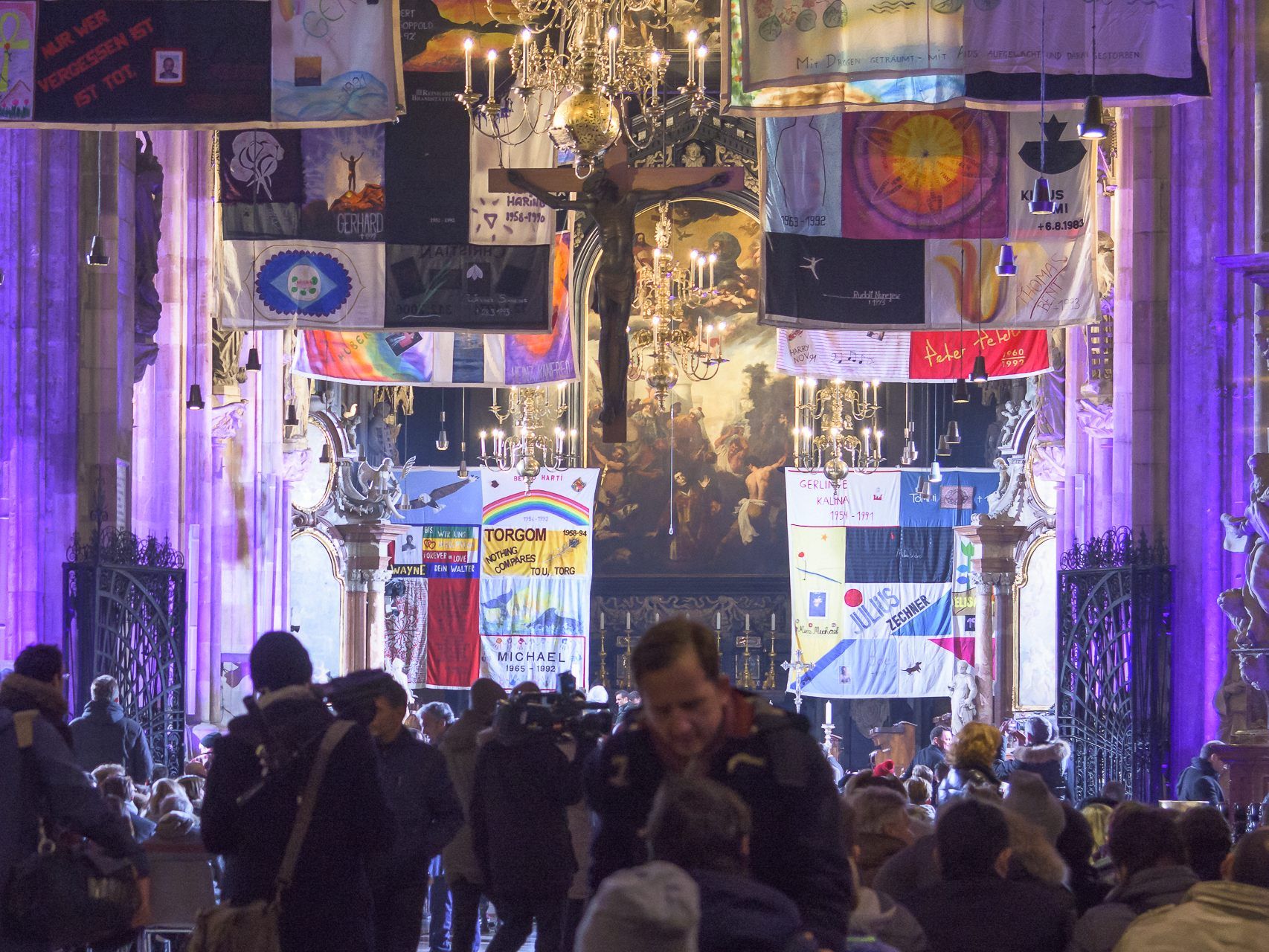 Life Ball - Gedenkgottesdienst mit Mozart-Requiem im Stephansdom - 01.12.2017 Teil 1/2