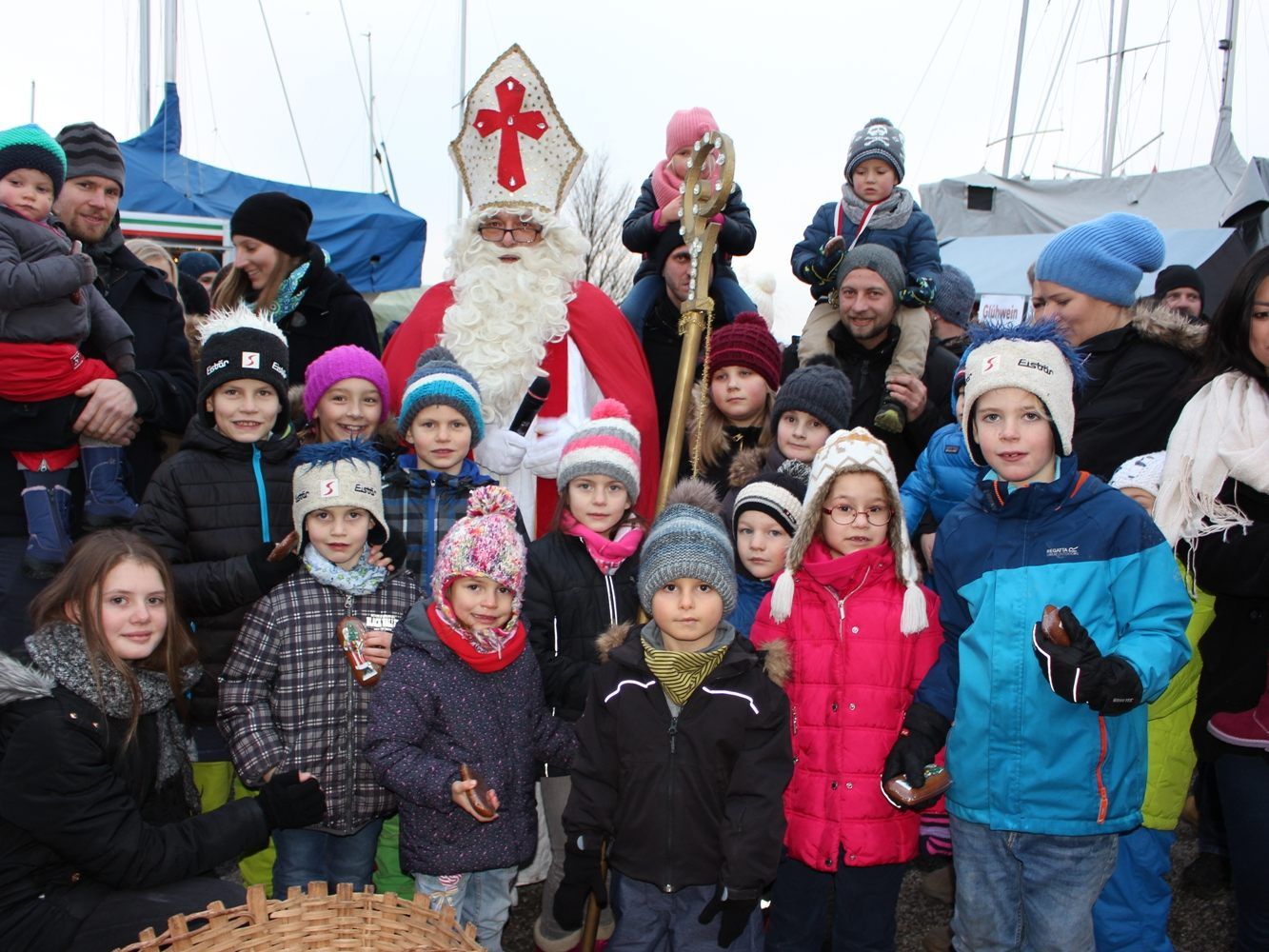 Für die Kinder war der Nikolausbesuch natürlich das ganz besondere Erlebnis. Für die Kinder war der Nikolausbesuch natürlich das ganz besondere Erlebnis.