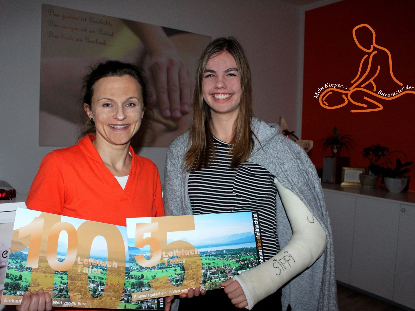 Auch bei der Dipl. Physiotherapeutin Angelina Krasowska im Eco-Park in Hörbranz – im Bild mit Judith Faller – sind die „Leiblach-Taler“ ein stets willkommenes Zahlungsmittel. Auch bei der Dipl. Physiotherapeutin Angelina Krasowska im Eco-Park in Hörbranz – im Bild mit Judith Faller – sind die „Leiblach-Taler“ ein stets willkommenes Zahlungsmittel.