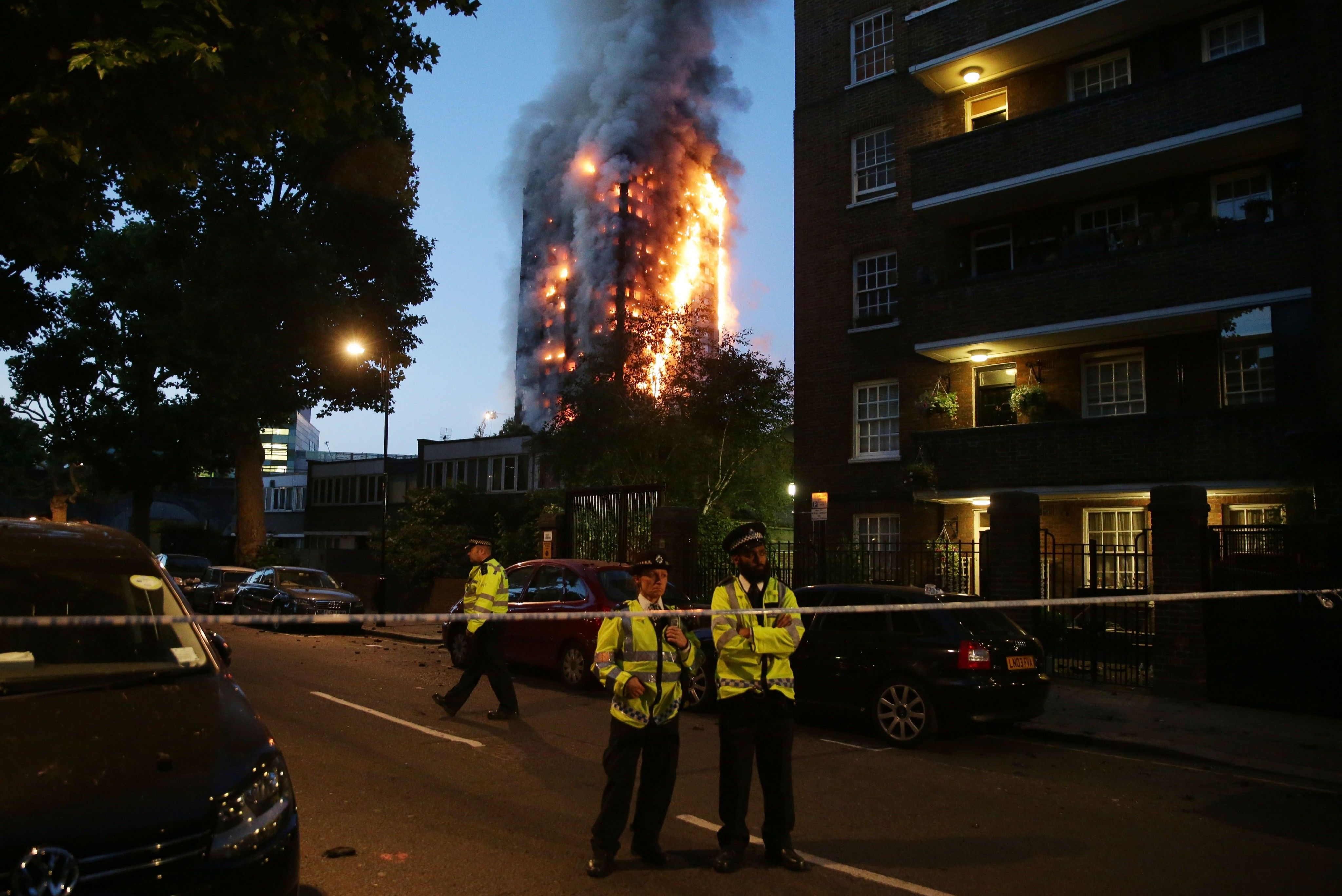 Der Brand in London kostete über 70 Menschen das Leben. Der Brand in London kostete über 70 Menschen das Leben.