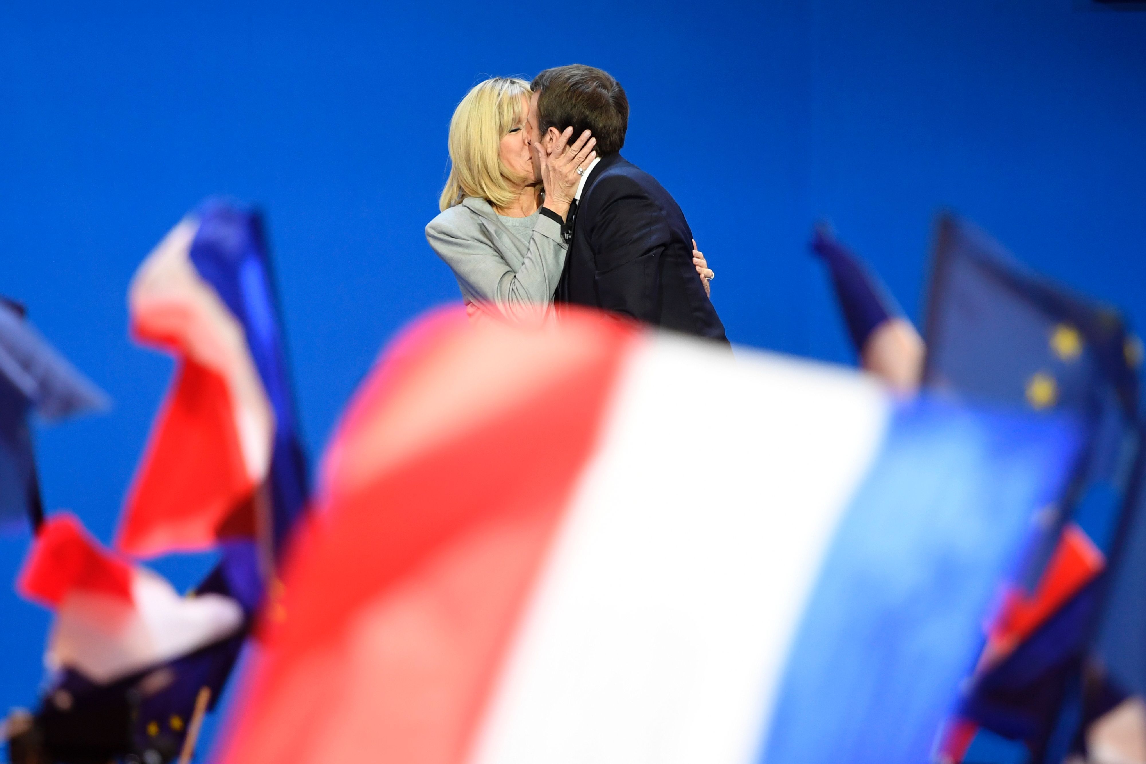 Emanuel Macron mit seiner Frau Brigitte.