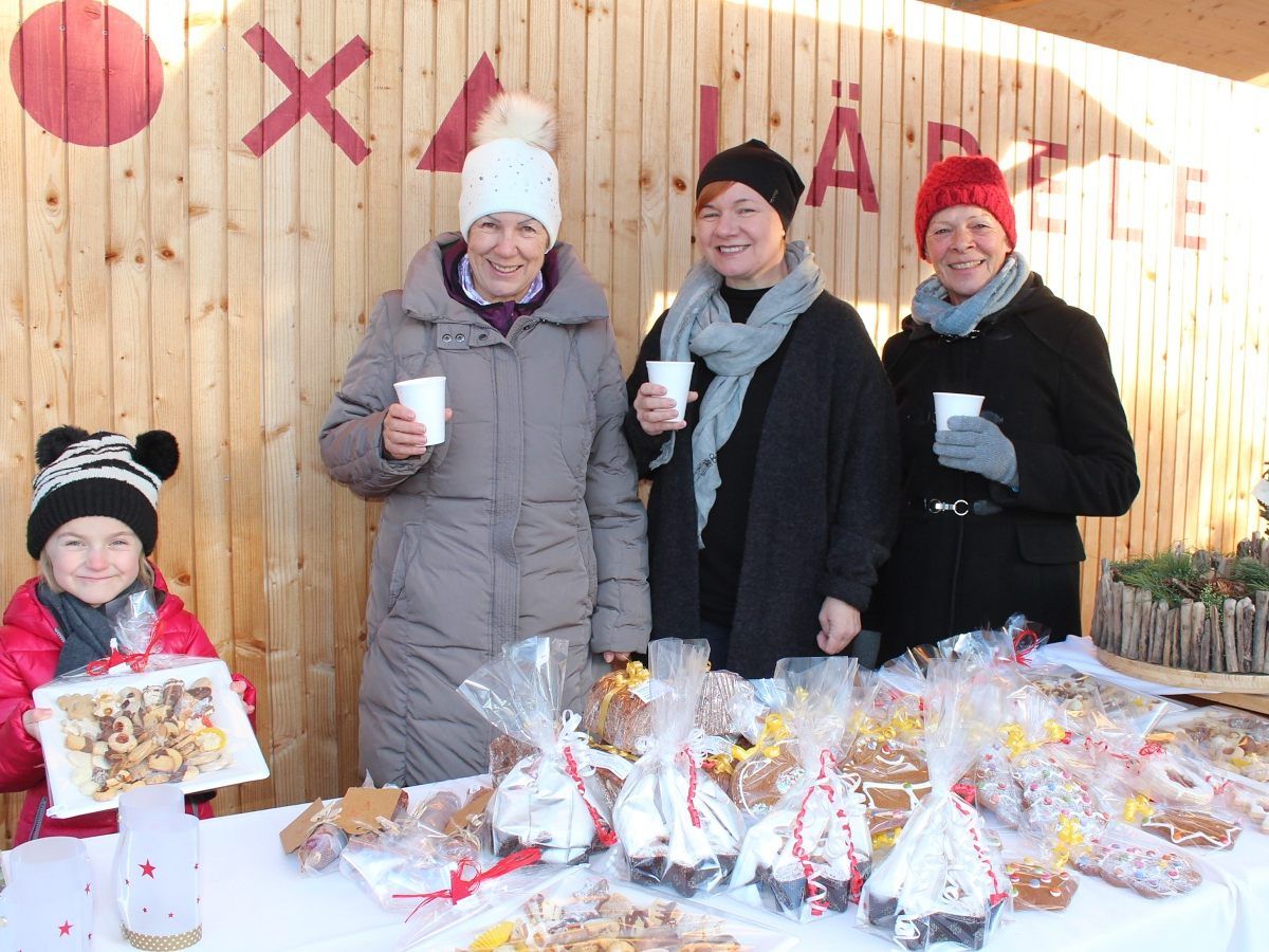 Auch Anna, Ida, Christiane und Erika waren beim kleinen Adventmärktle dabei.