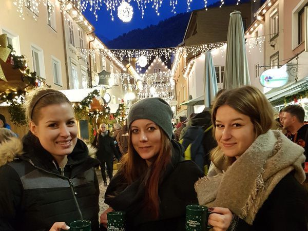 Besucher des Bludenzer Christkindlemarkts Besucher des Bludenzer Christkindlemarkts
