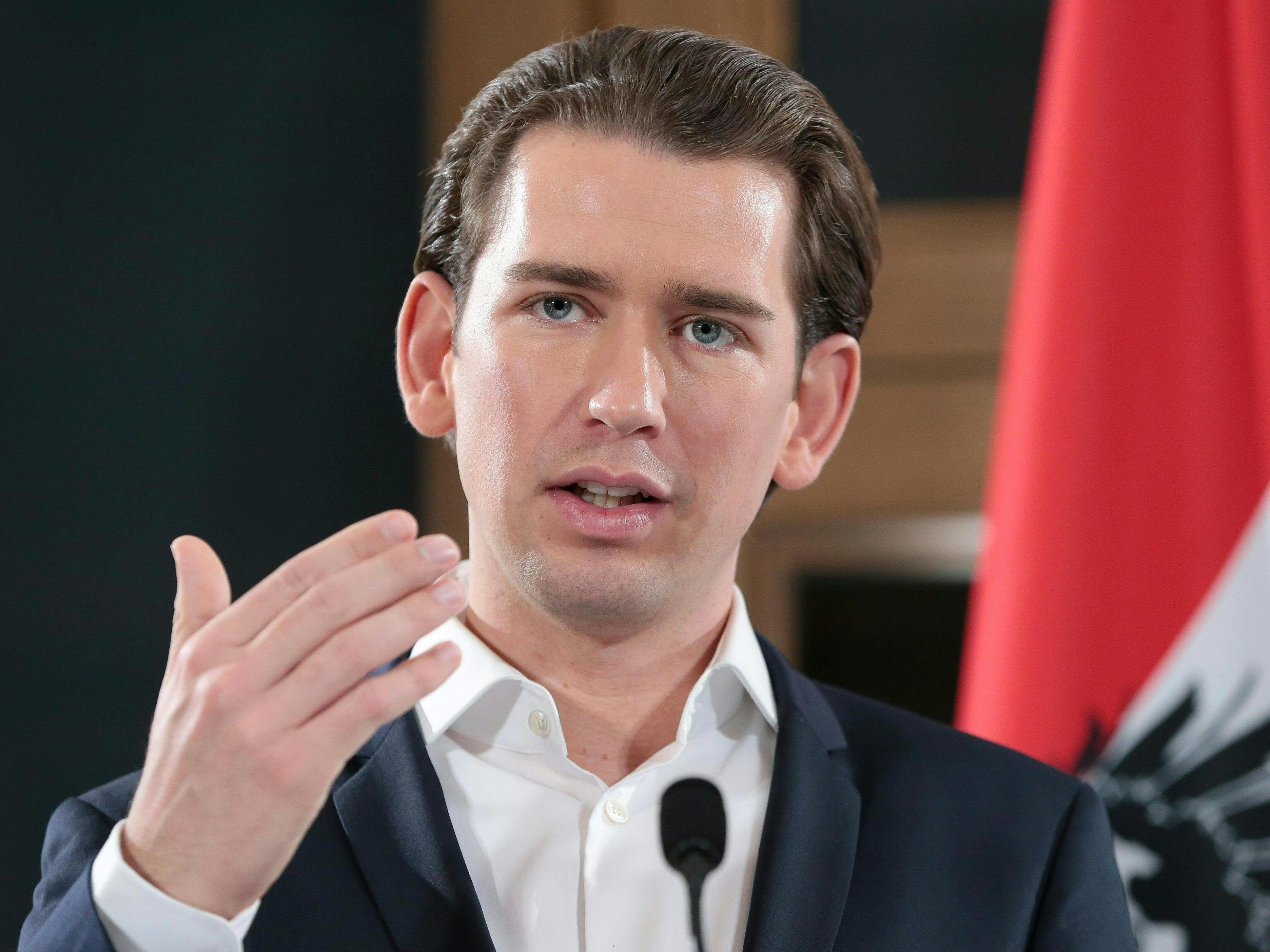 Kurz schlägt Nulllohnrunde für Politiker vor. Kurz schlägt Nulllohnrunde für Politiker vor.