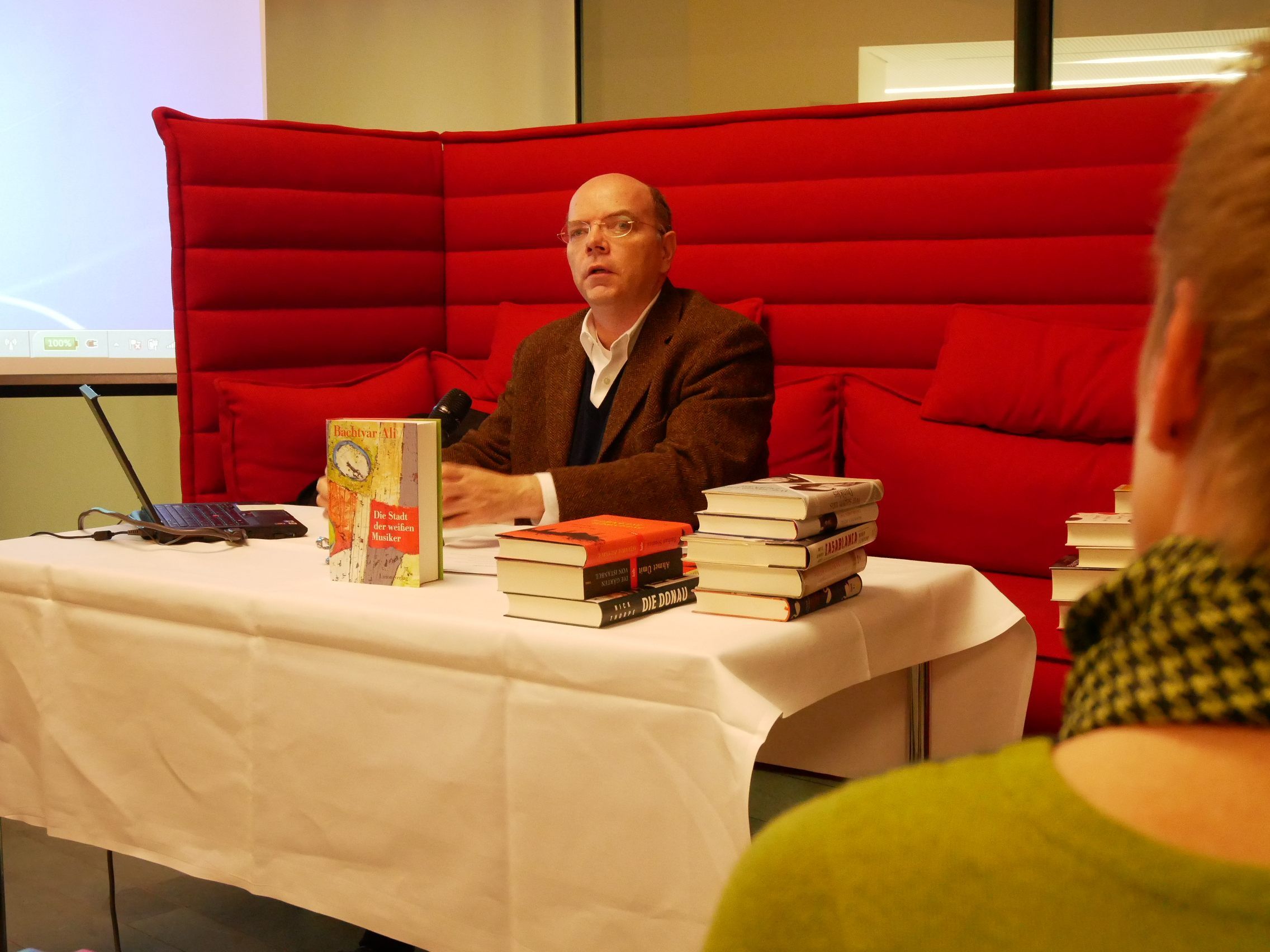 Autor und Buchkritiker Alexander Kluy präsentierte spannende und informative Werke des heurigen Herbstes. Autor und Buchkritiker Alexander Kluy präsentierte spannende und informative Werke des heurigen Herbstes.