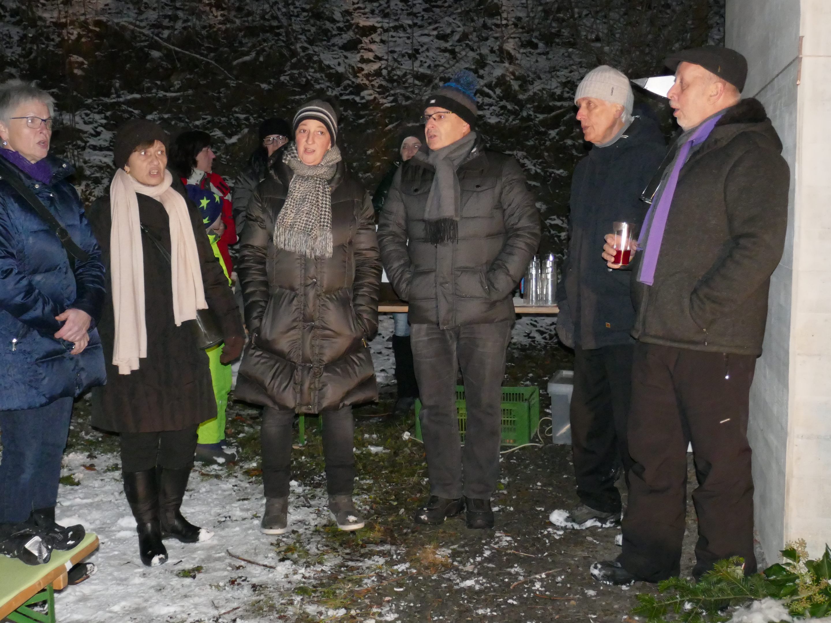Chor QuerDur bezauberte mit besinnlichen Tönen bei der Familienkapelle Fraxern. Chor QuerDur bezauberte mit besinnlichen Tönen bei der Familienkapelle Fraxern.