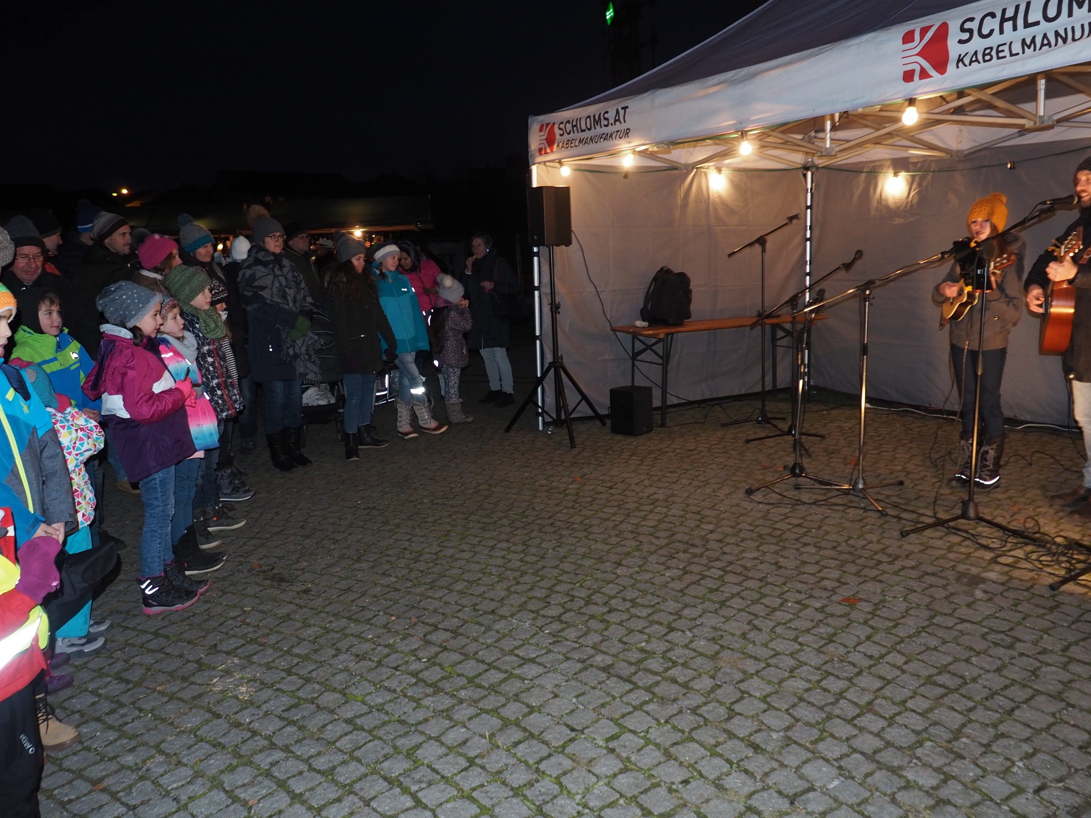Weihnachtliche Musik auf dem "Advent im Park". Weihnachtliche Musik auf dem "Advent im Park".