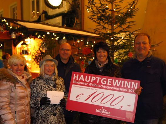 Gewinnübergabe am Bludenzer Christkindlemarkt Gewinnübergabe am Bludenzer Christkindlemarkt