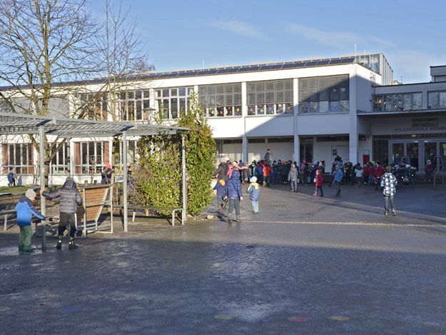 Planungen zur Erweiterung der Volksschule. Planungen zur Erweiterung der Volksschule.