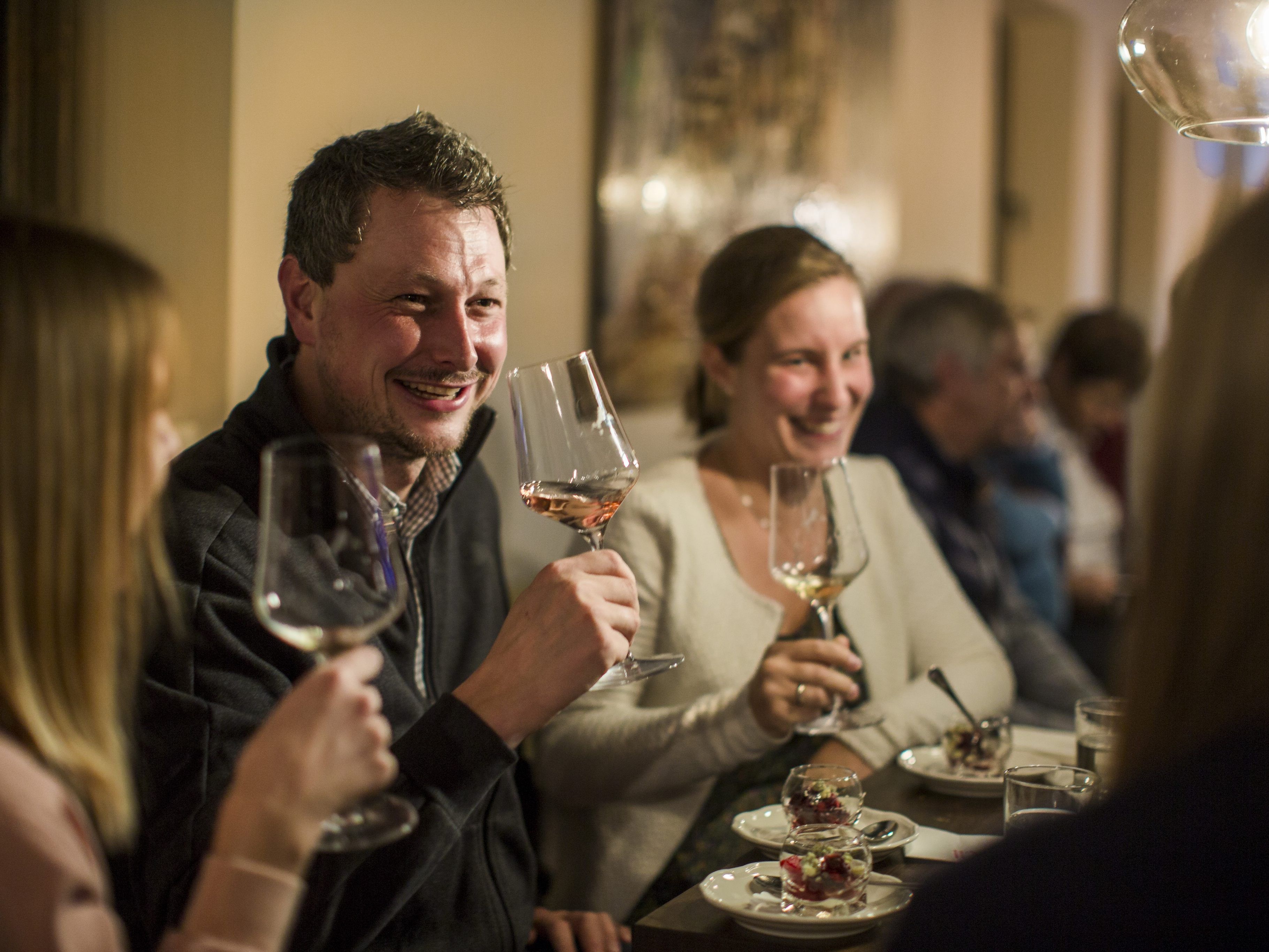 Die VINNOVA bietet Alpine Tapas und regionale Spezialitäten in gemütlicher Atmosphäre. Die VINNOVA bietet Alpine Tapas und regionale Spezialitäten in gemütlicher Atmosphäre.