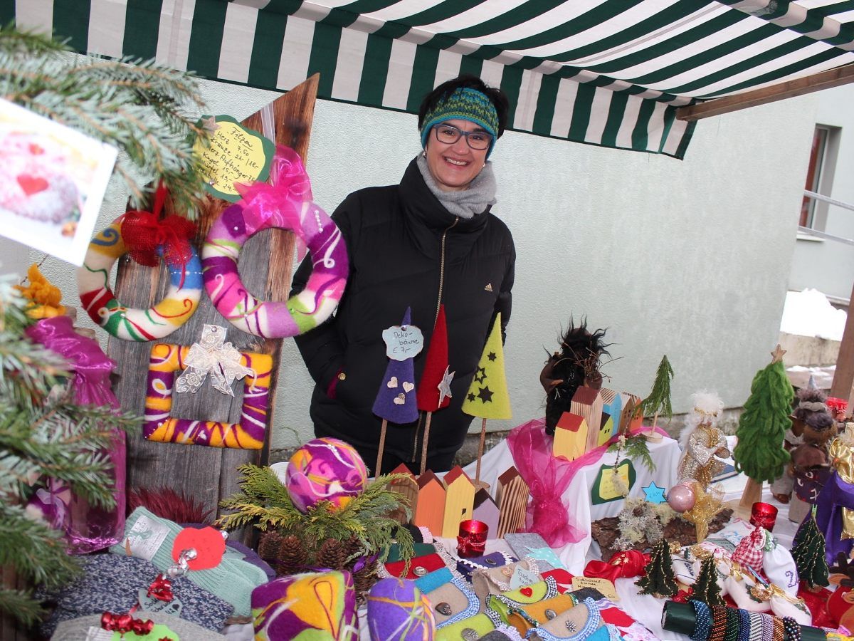 Michaela Fritzenwanger an ihrem Stand. Michaela Fritzenwanger an ihrem Stand.