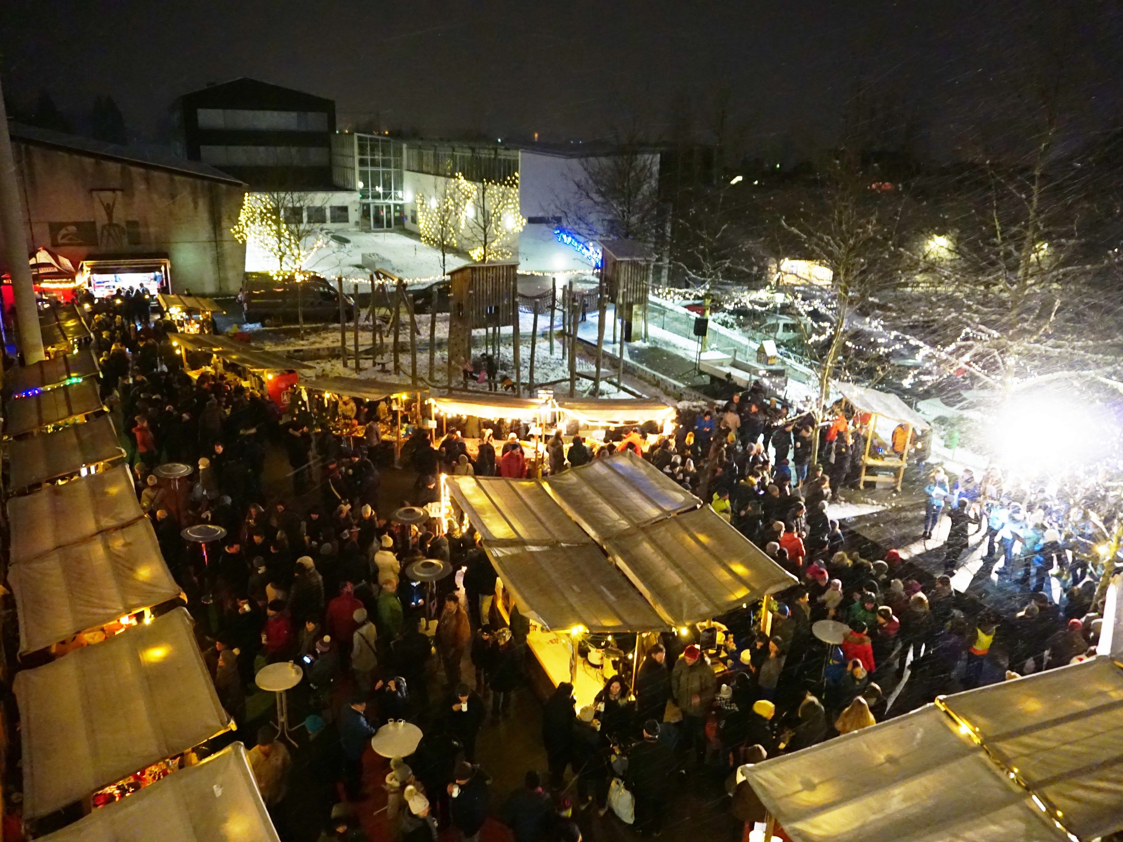 Zahlreiche Besucher erfreuten sich am Hörbranzer Weihnachtsmarkt. Zahlreiche Besucher erfreuten sich am Hörbranzer Weihnachtsmarkt.